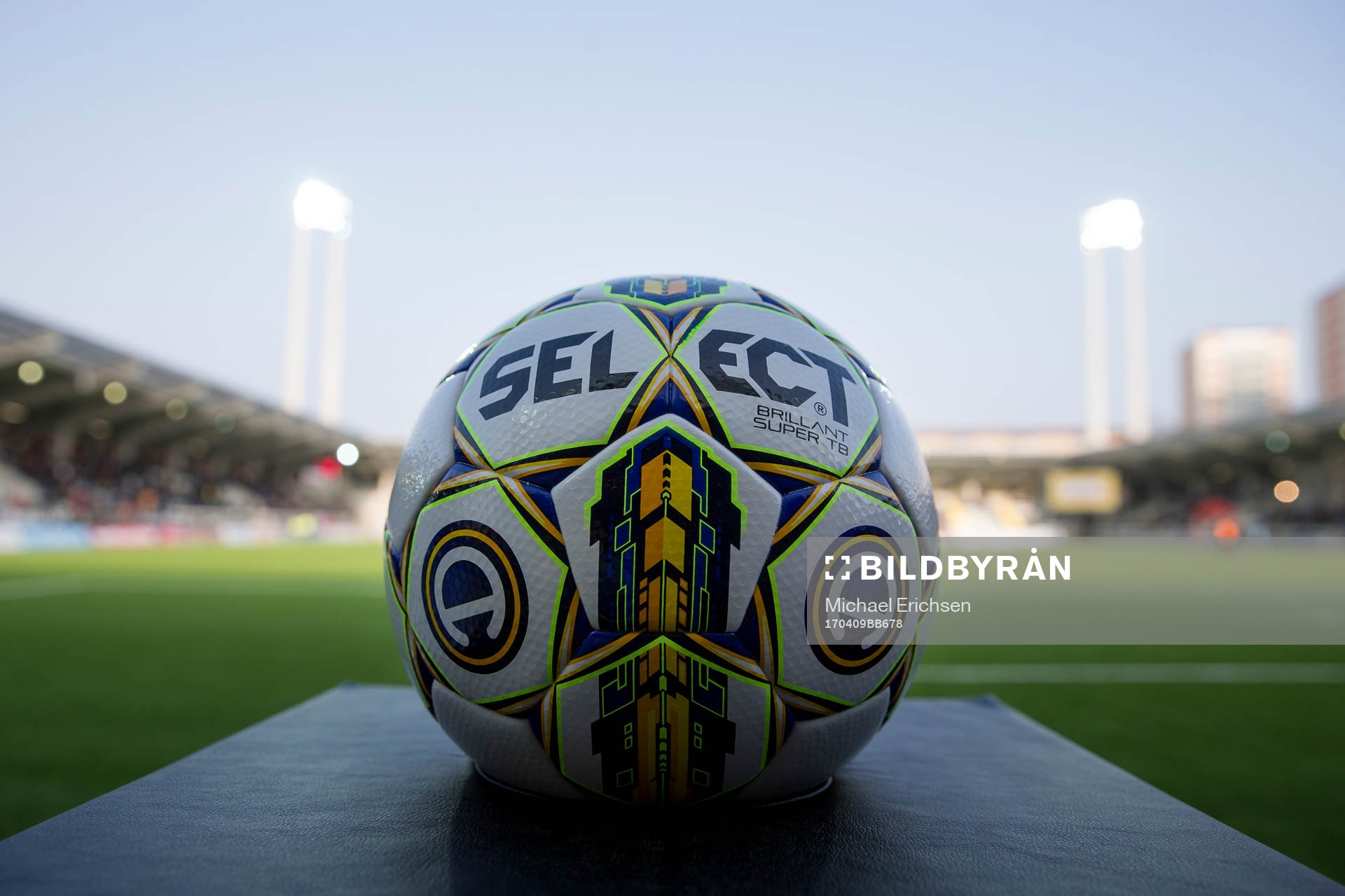 En matchboll på ett podier