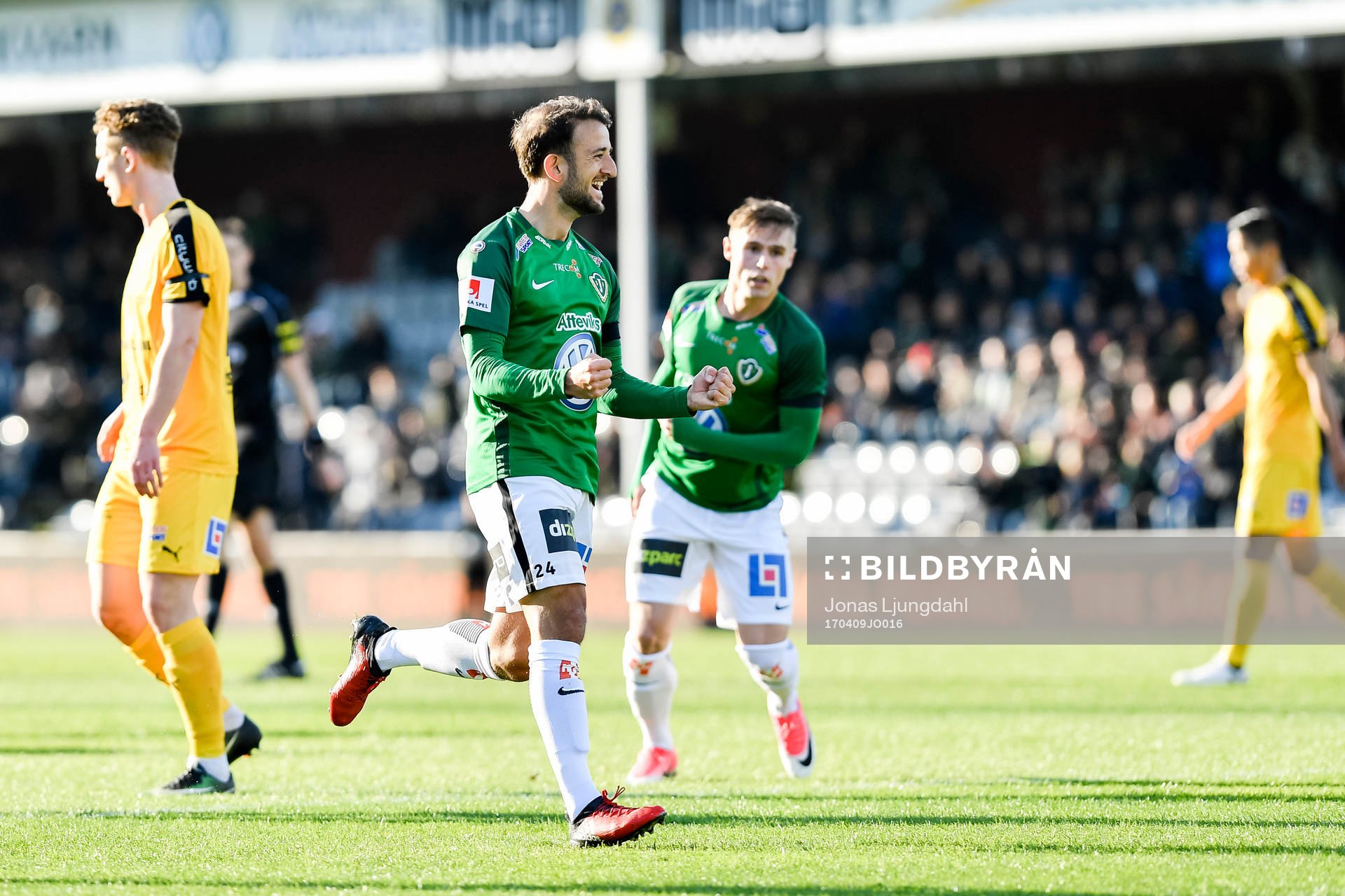 Jönköpings Robert Gojani jublar