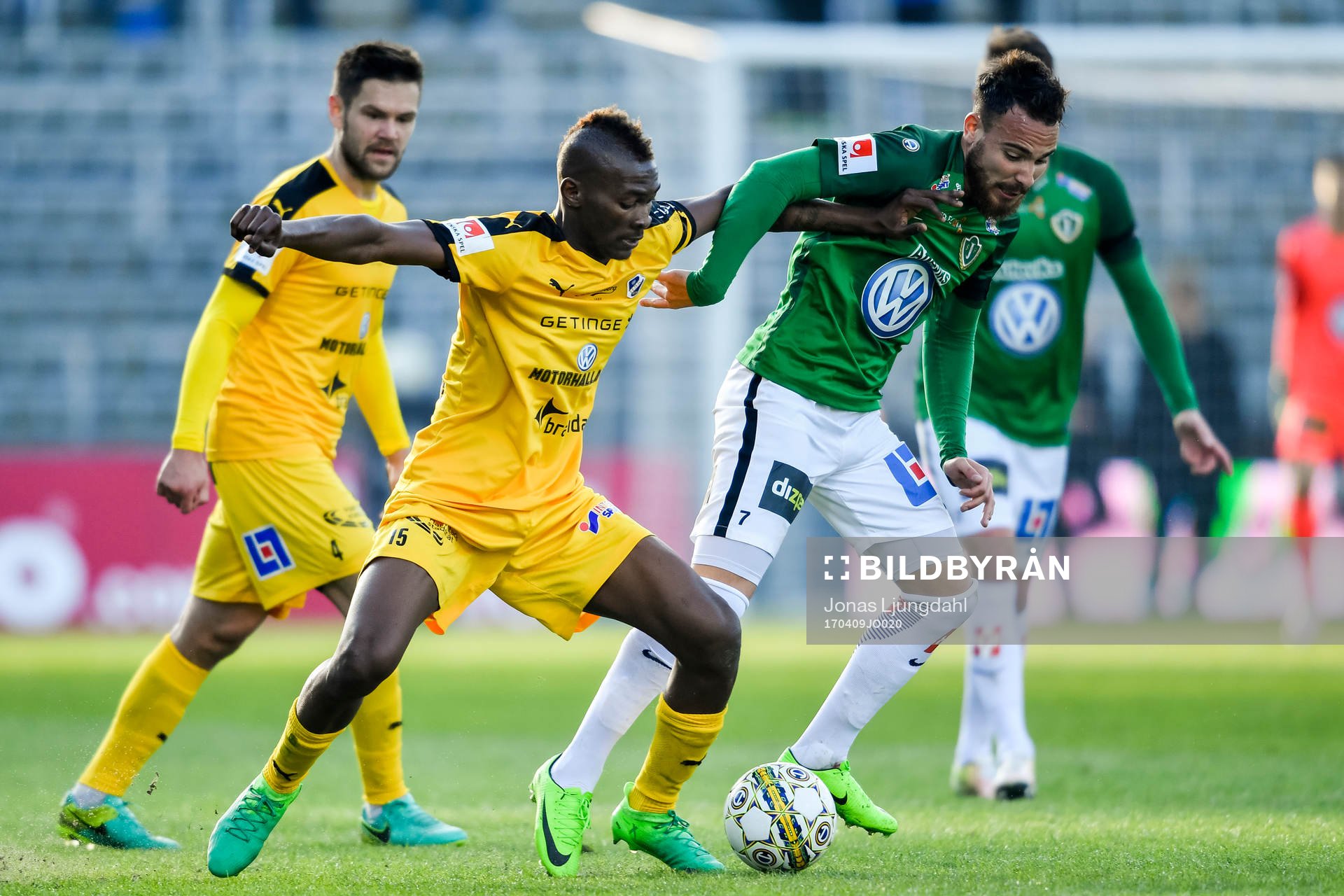 Halmstads Aboubakar Keita och Jönköpings Dzenis Kozica