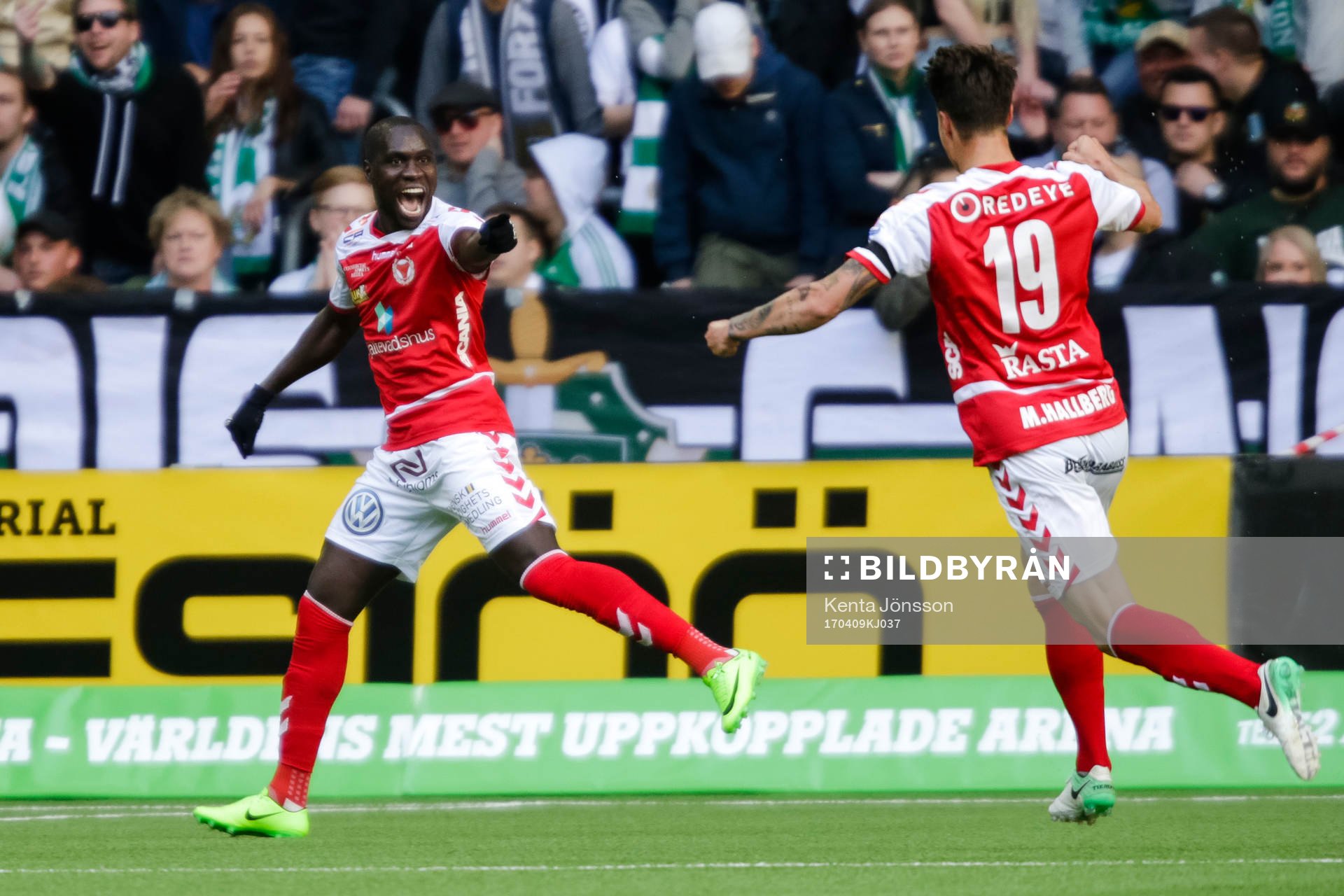 Kalmars Papa Alioune Diouf jublar
