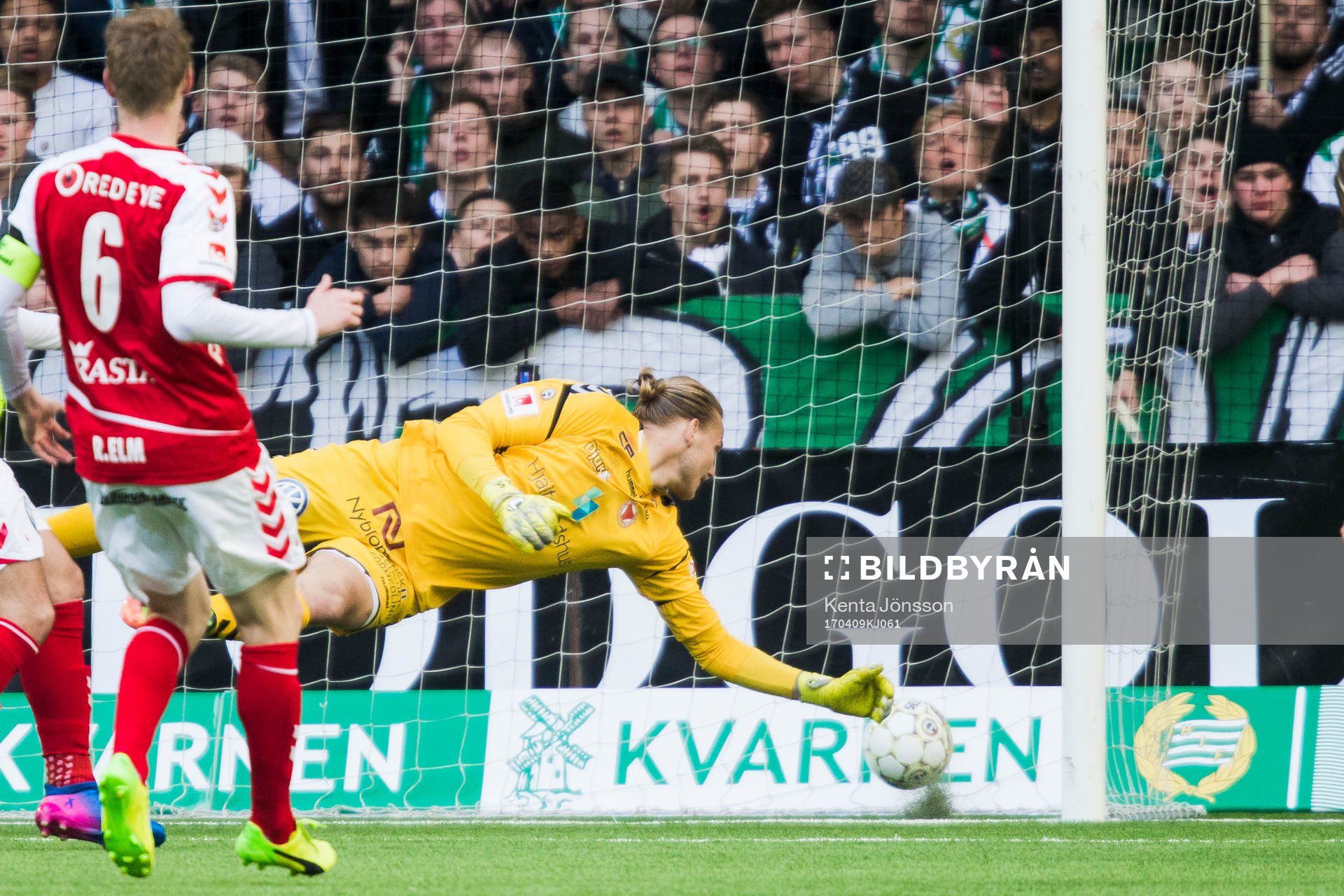 Hammarbys Björn Paulsen gör 1-1 bakom Kalmars målvakt