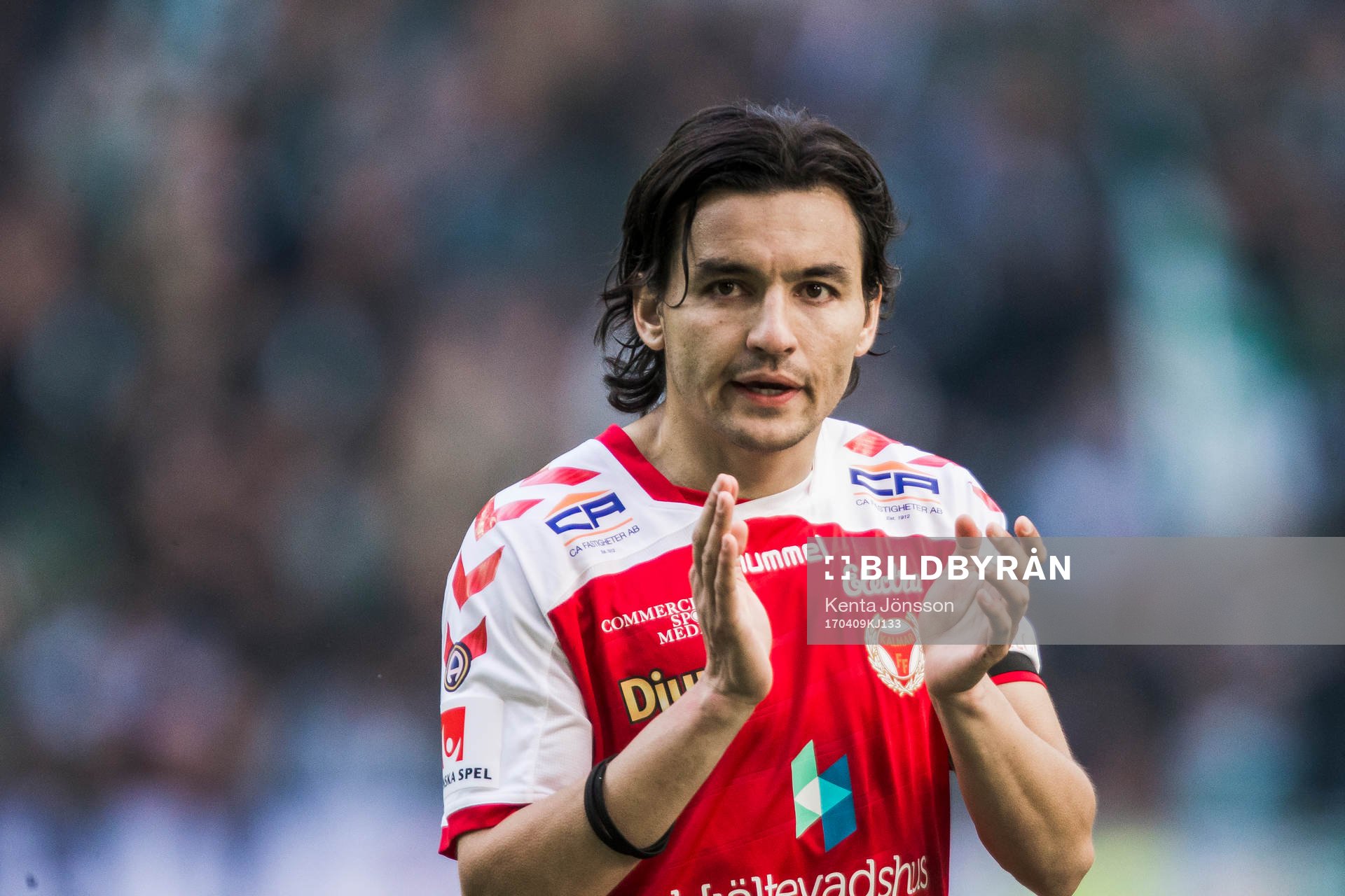 Kalmars Emin Nouri applåderar publiken