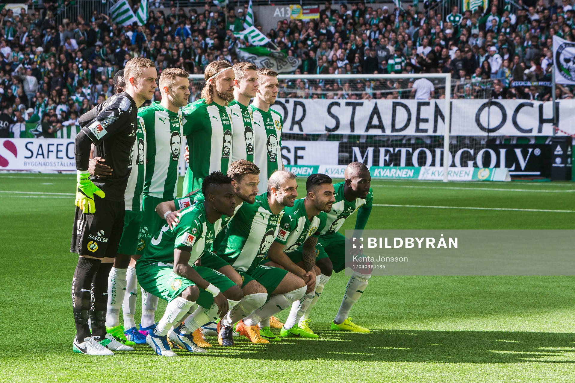 Hammarbys startelva ställer upp för ett gruppfoto med