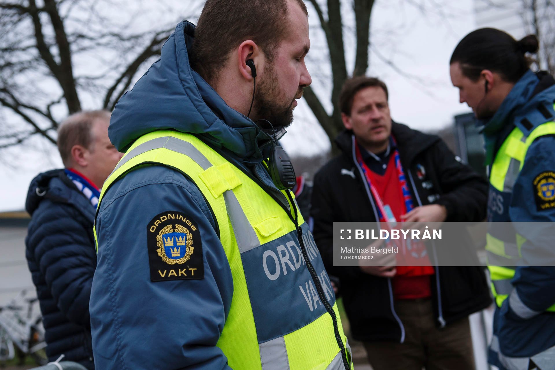 Ordningsvakt vid entrén