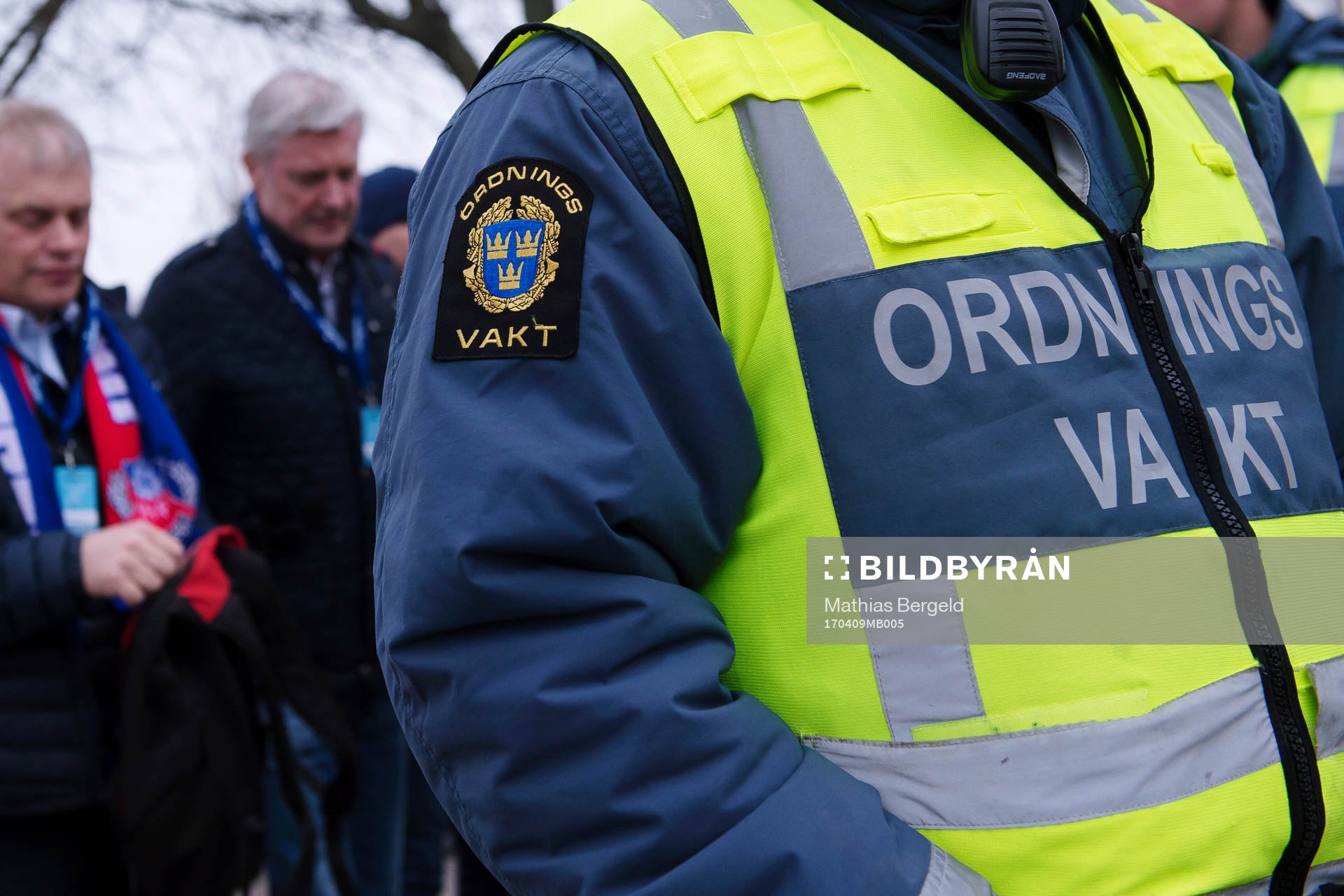 Ordningsvakt vid entrén