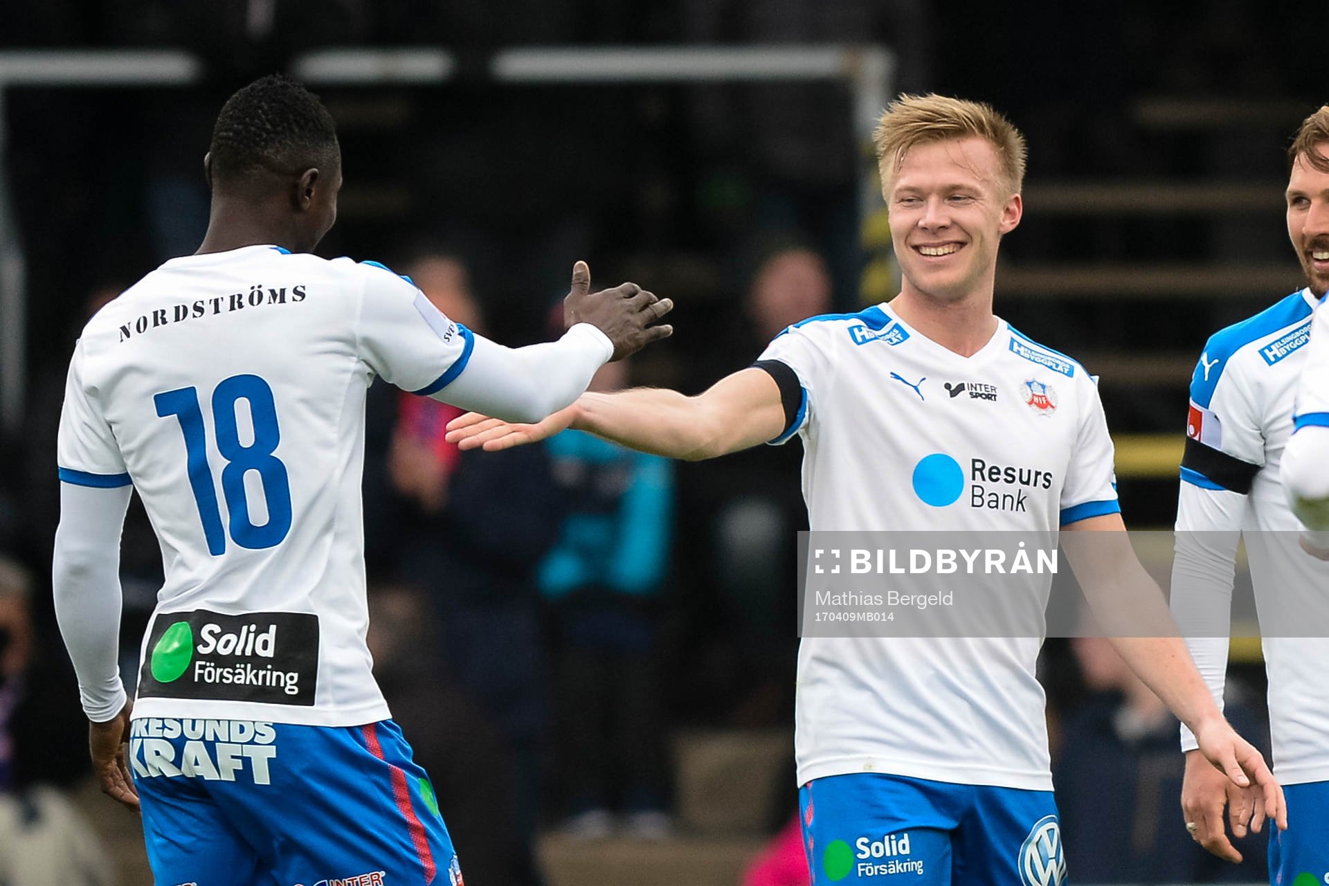 Helsingborgs Oke Akpoveta och Andreas Landgren jublar
