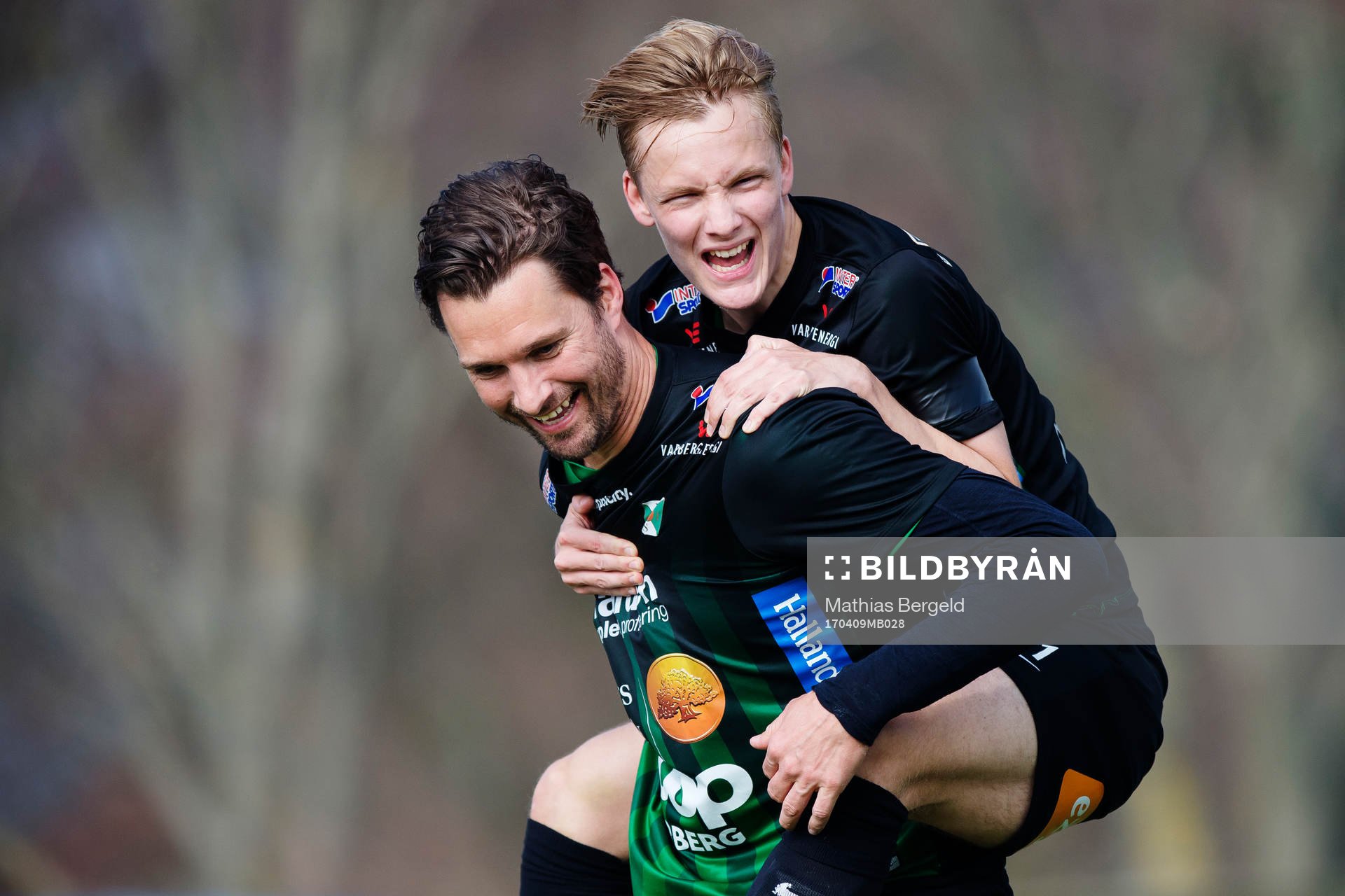 Målskytten till 3-3 Varbergs Peter Nyström jublar med