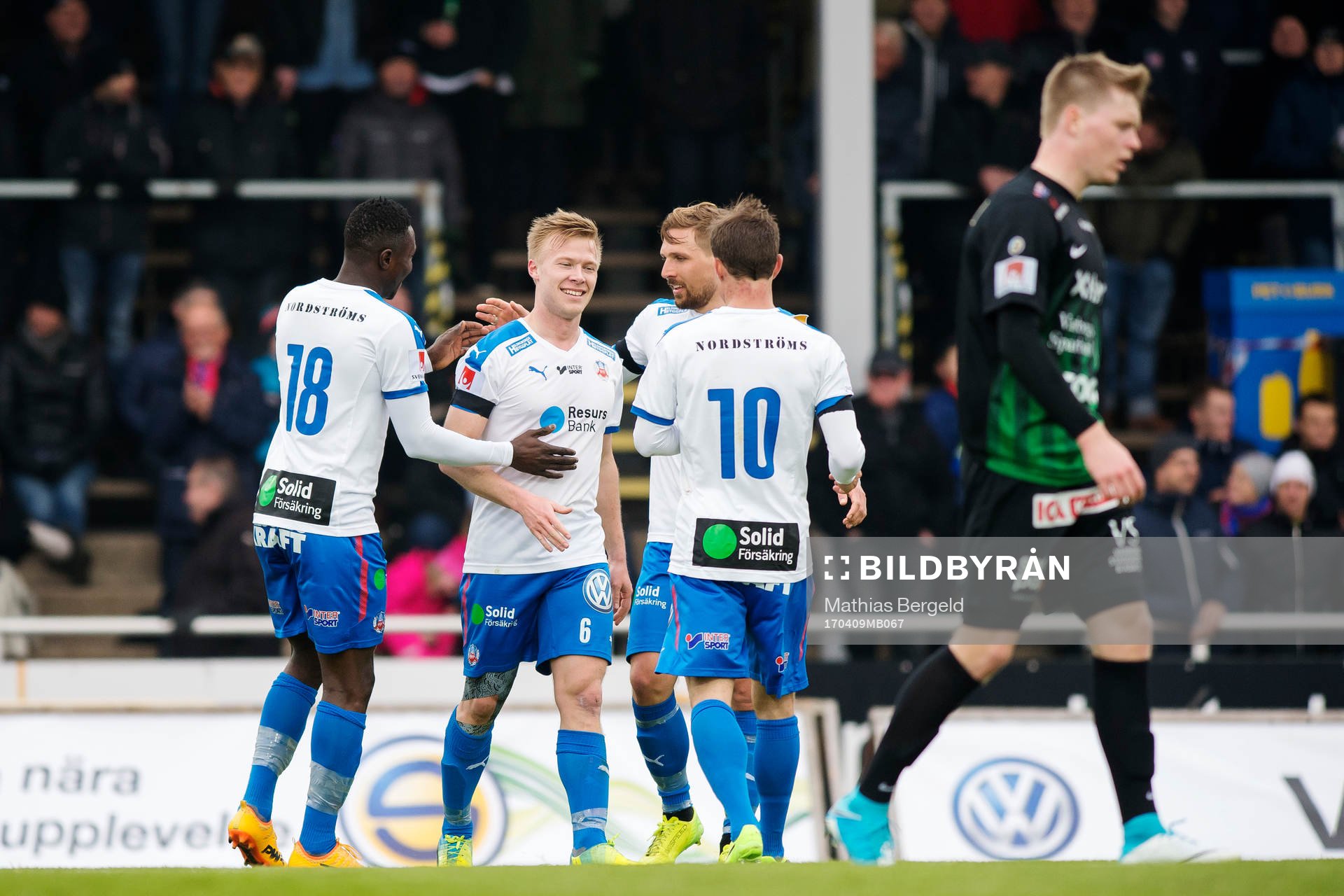 Helsingborgs Oke Akpoveta, Anton Wede och Martin Christensen jublar med målskytten till 0-3 Andreas Landgren under fotbollsmatchen i Superettan mellan Varberg och Helsingborg den 9 april 2017 i Varberg.