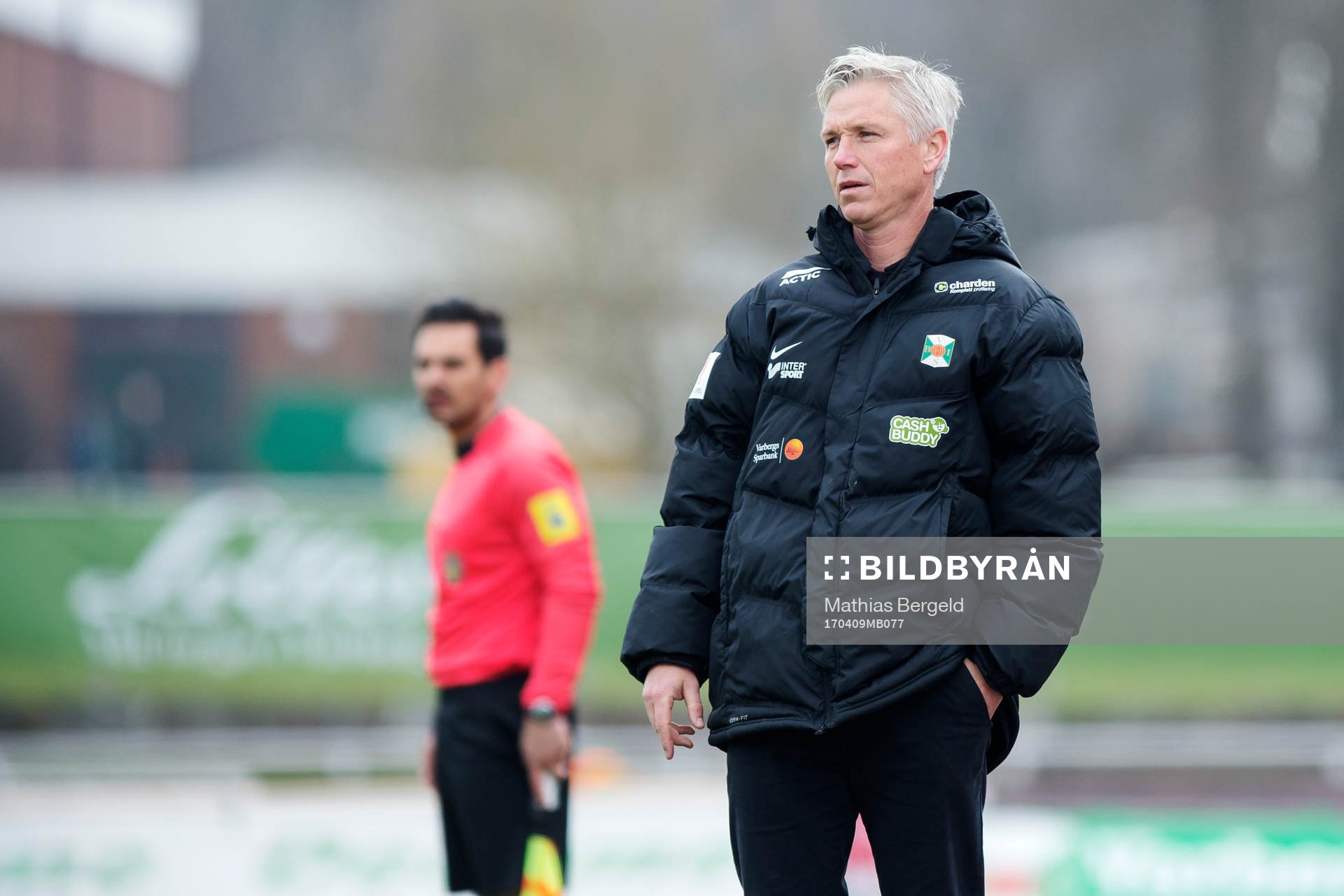 Varbergs tränare Jörgen Wålemark under fotbollsmatchen i Superettan mellan Varberg och Helsingborg den 9 april 2017 i Varberg.