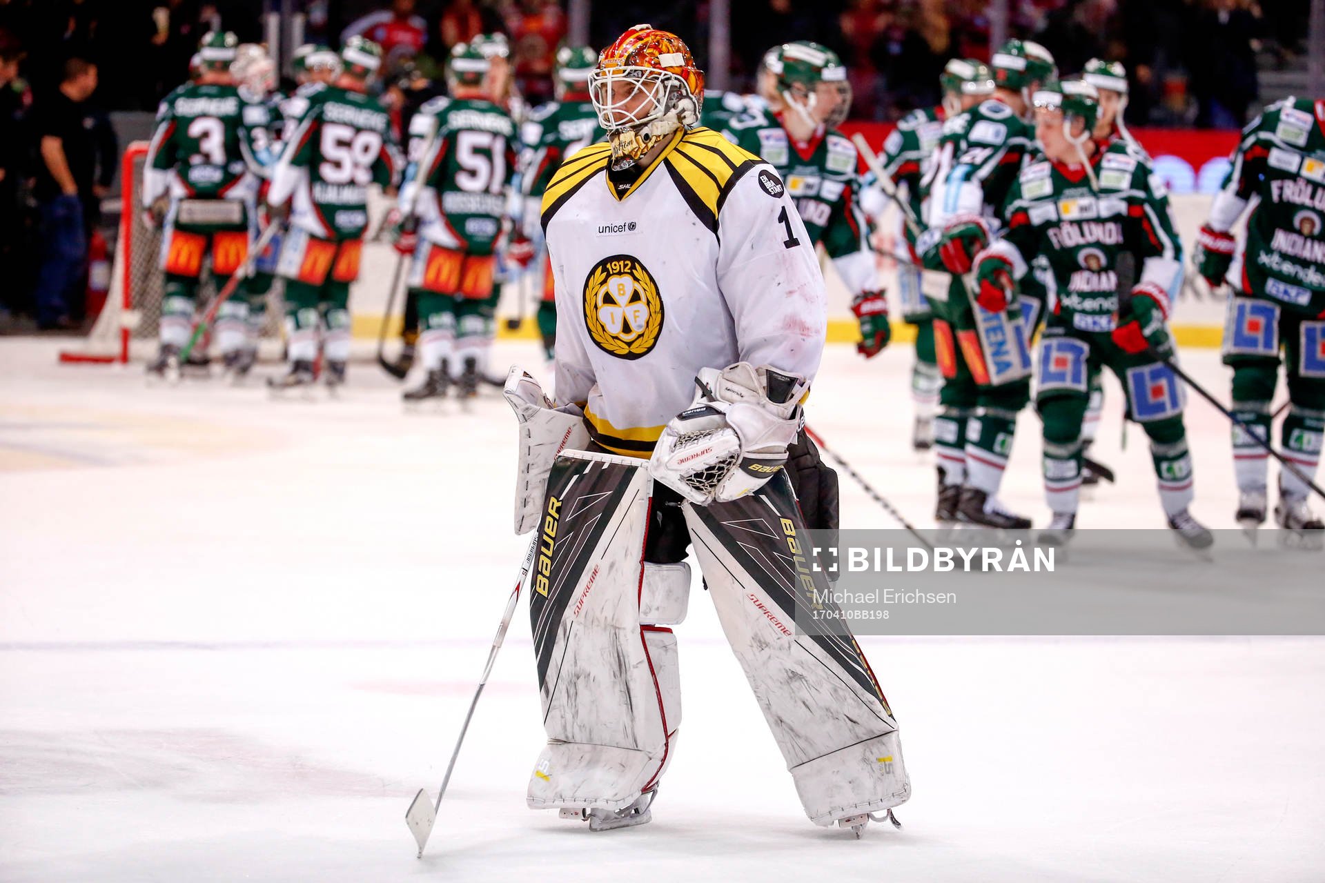 Brynäs målvakt Felix Sandström deppar