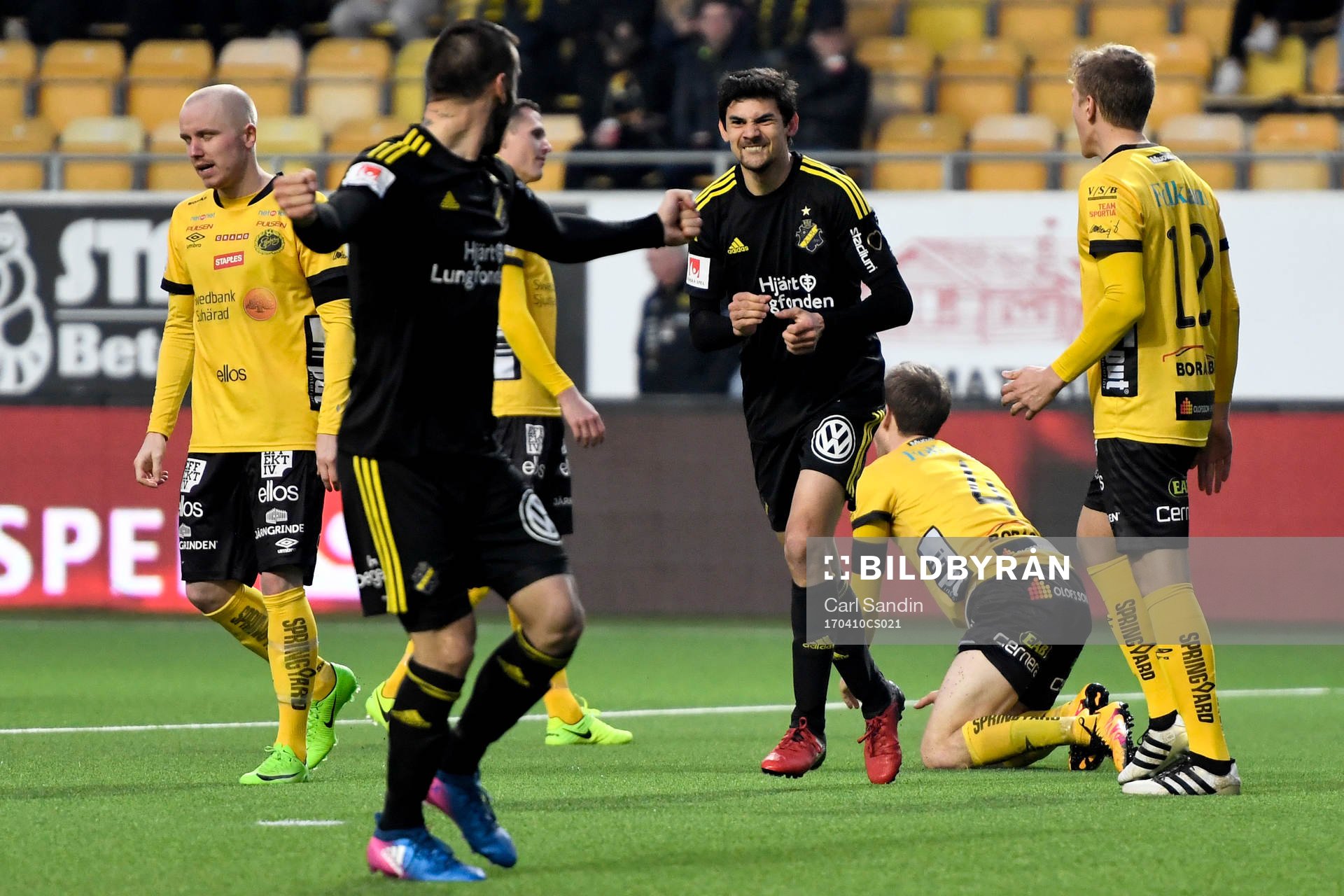 s Jesper Nyholm jublar