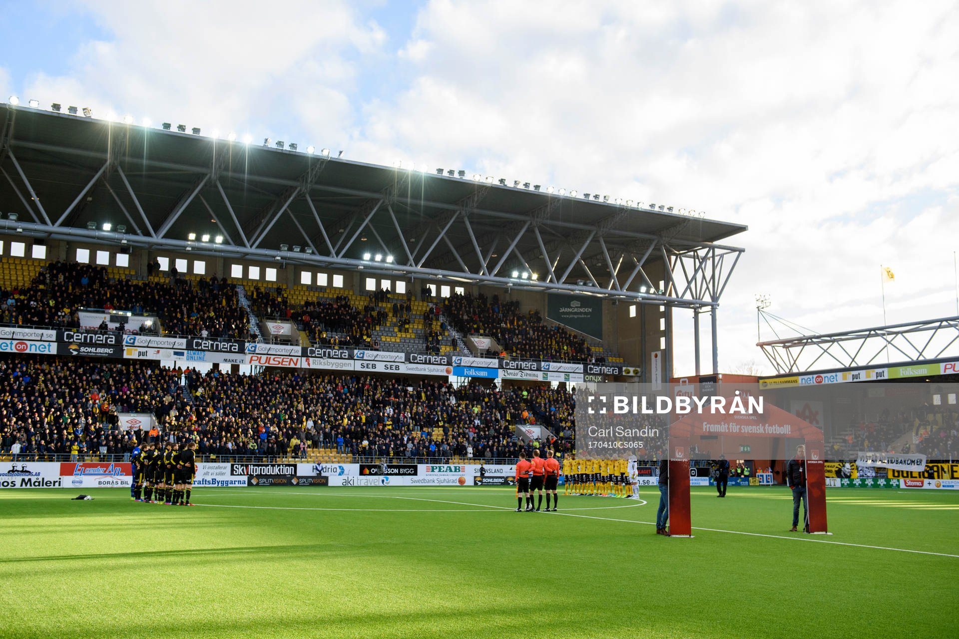 En tyst minut hålls på Borås Arena innan fotbollsmatchen
