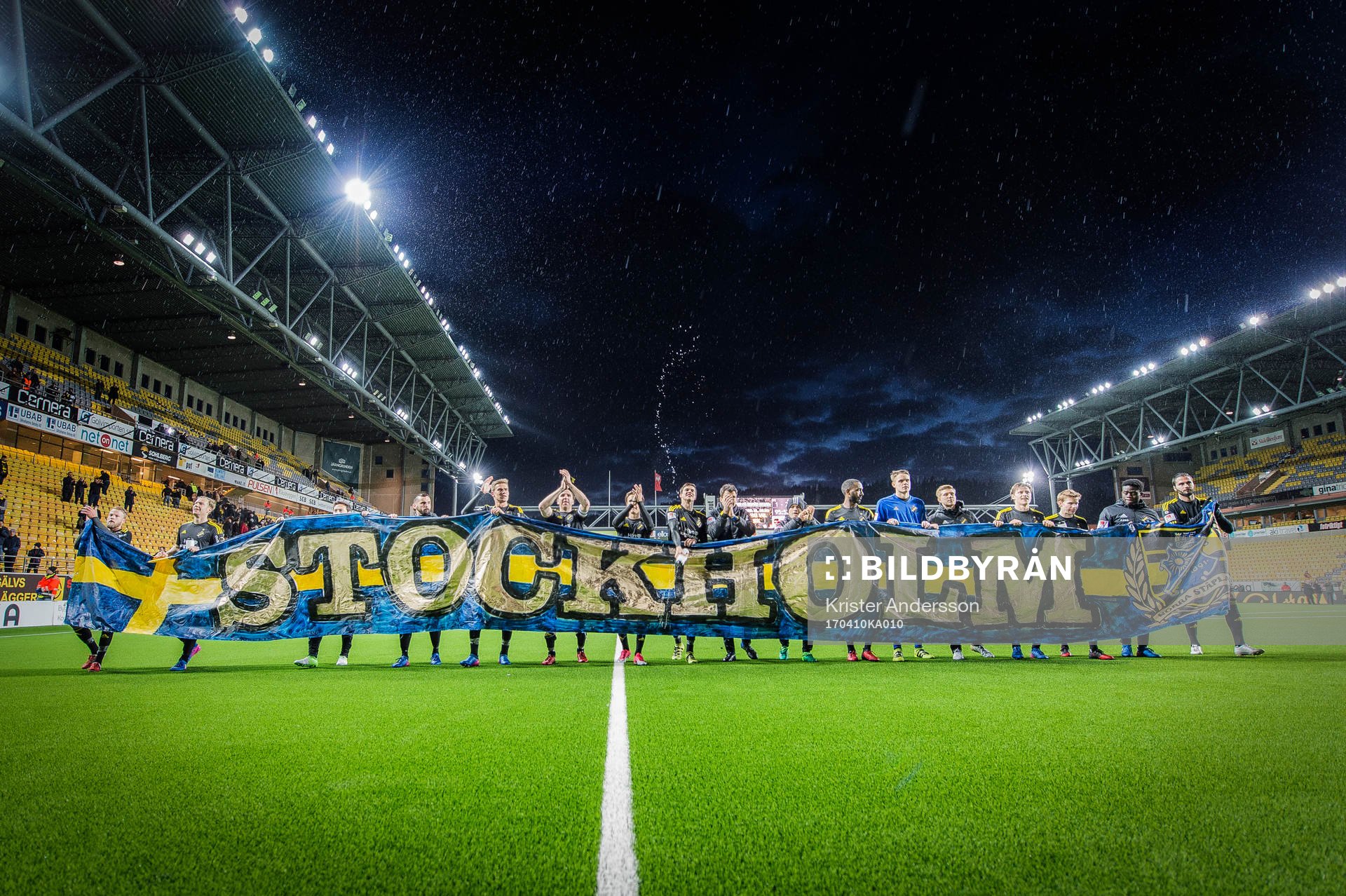 AIK:s spelare jublar efter fotbollsmatchen i Allsvenskan mellan Elfsborg och AIK den 10 april 2017 i BORÅS.