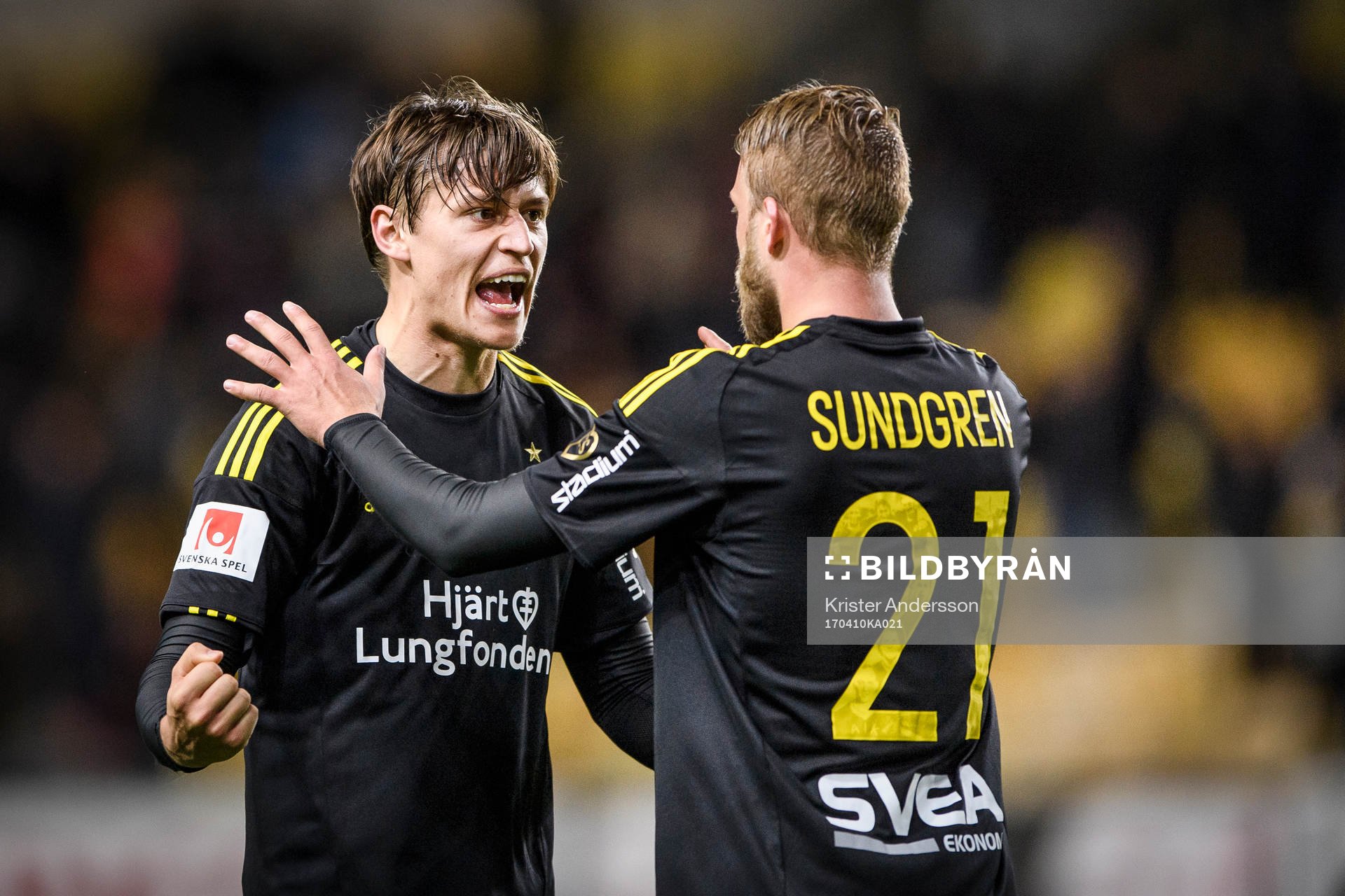 s Simon Thern och Daniel Sundgren jublar