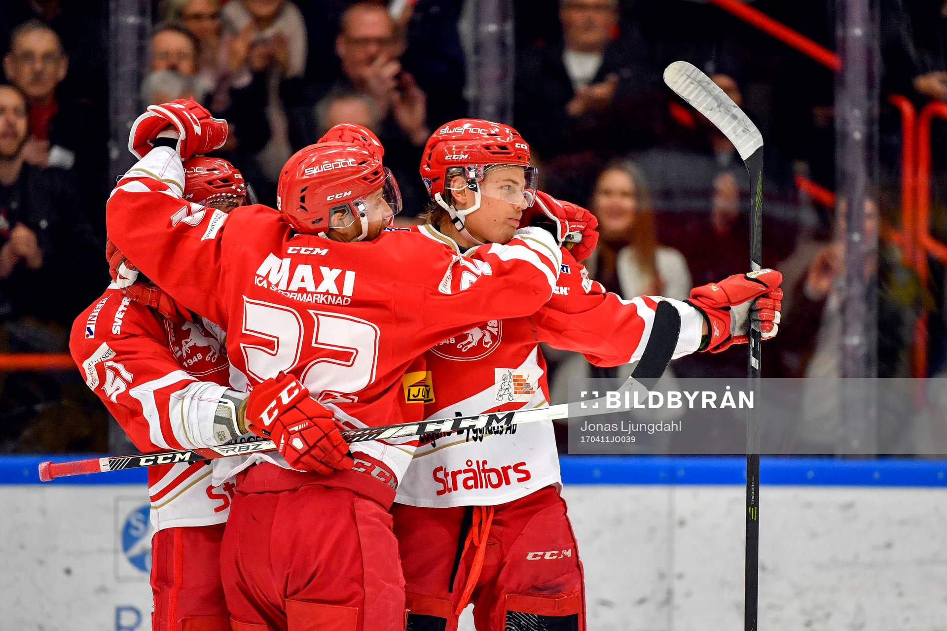 Trojas Niclas Lehmann jublar med lagkamrater