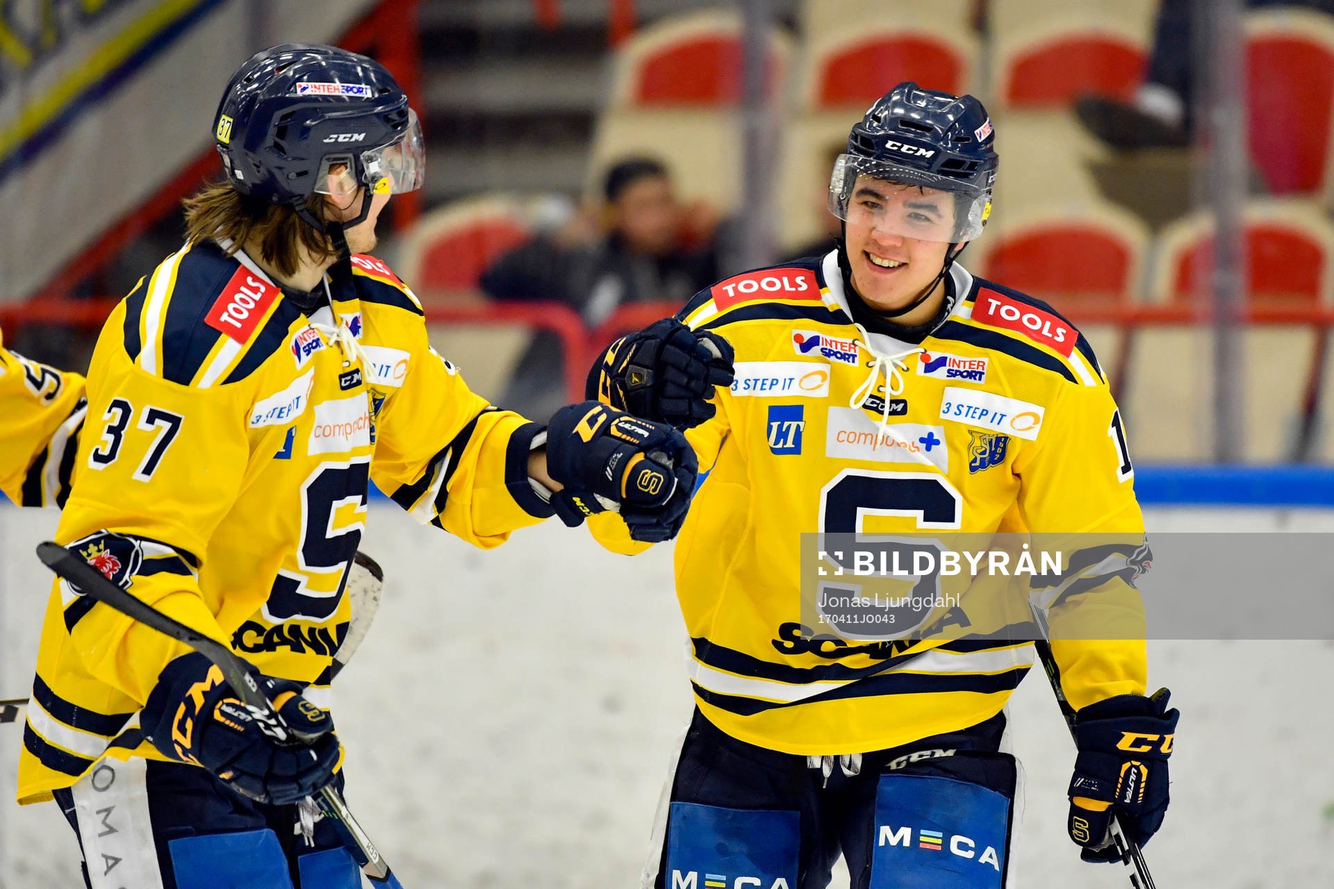 Södertäljes Lucas Carlsson jublar