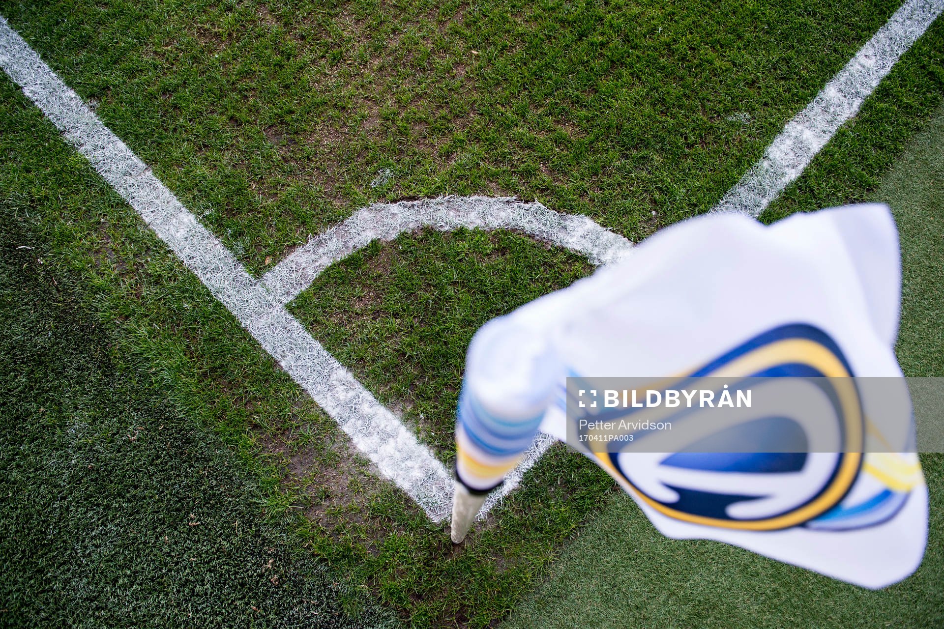 Gräs kvaliteten kring en hörnflagga på Swedbank Stadion