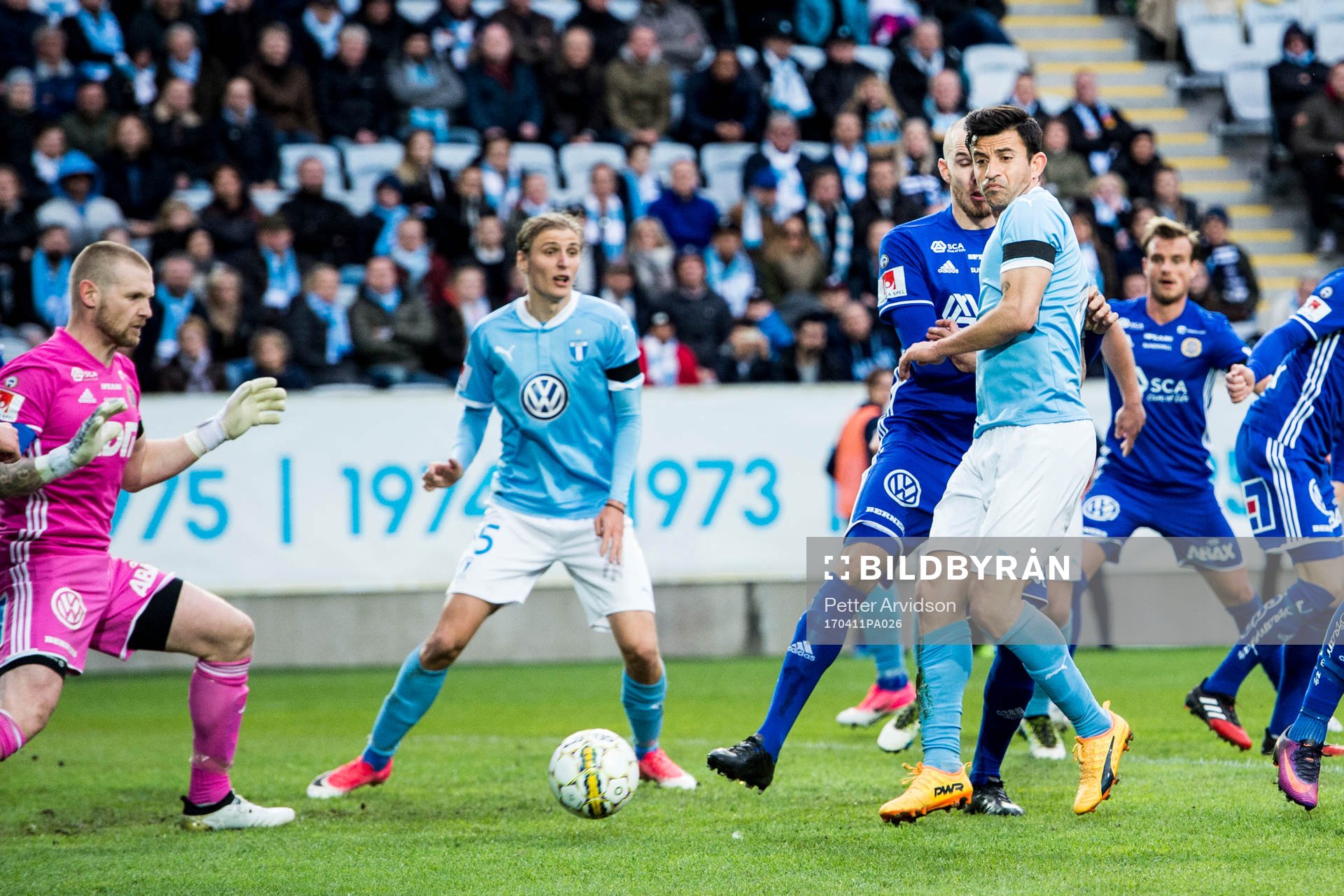 Malmö FFs Behrang Safari styr in 1-0 målet