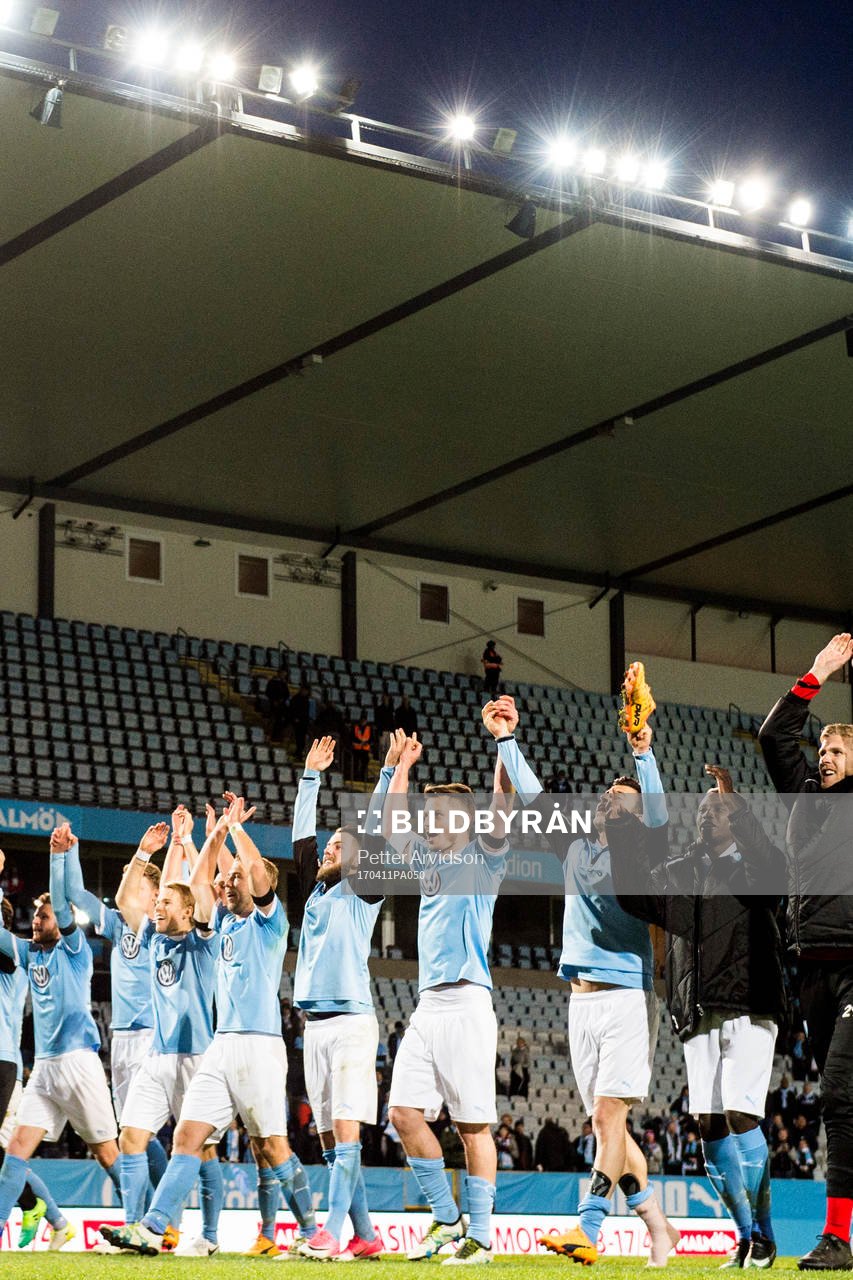 Malmö FFs spelare med Markus Rosenberg (m) jublar mot