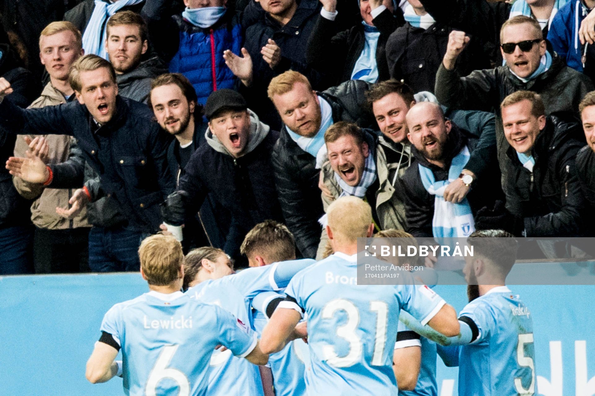 Malmö FFs supportrar jublar