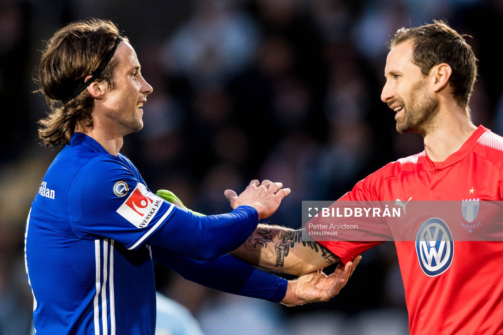 Sundsvalls Linus Hallenius och Malmö FFs målvakt Johan
