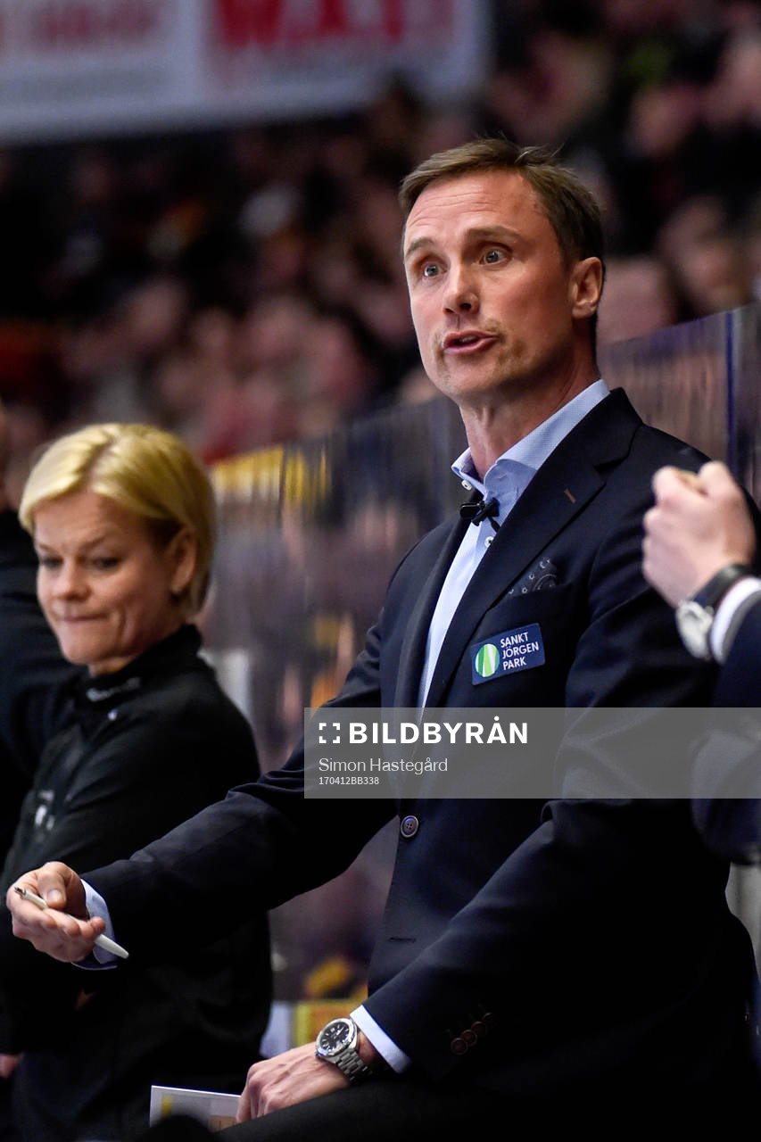 Frölundas tränare Roger Rönnberg reagerar
