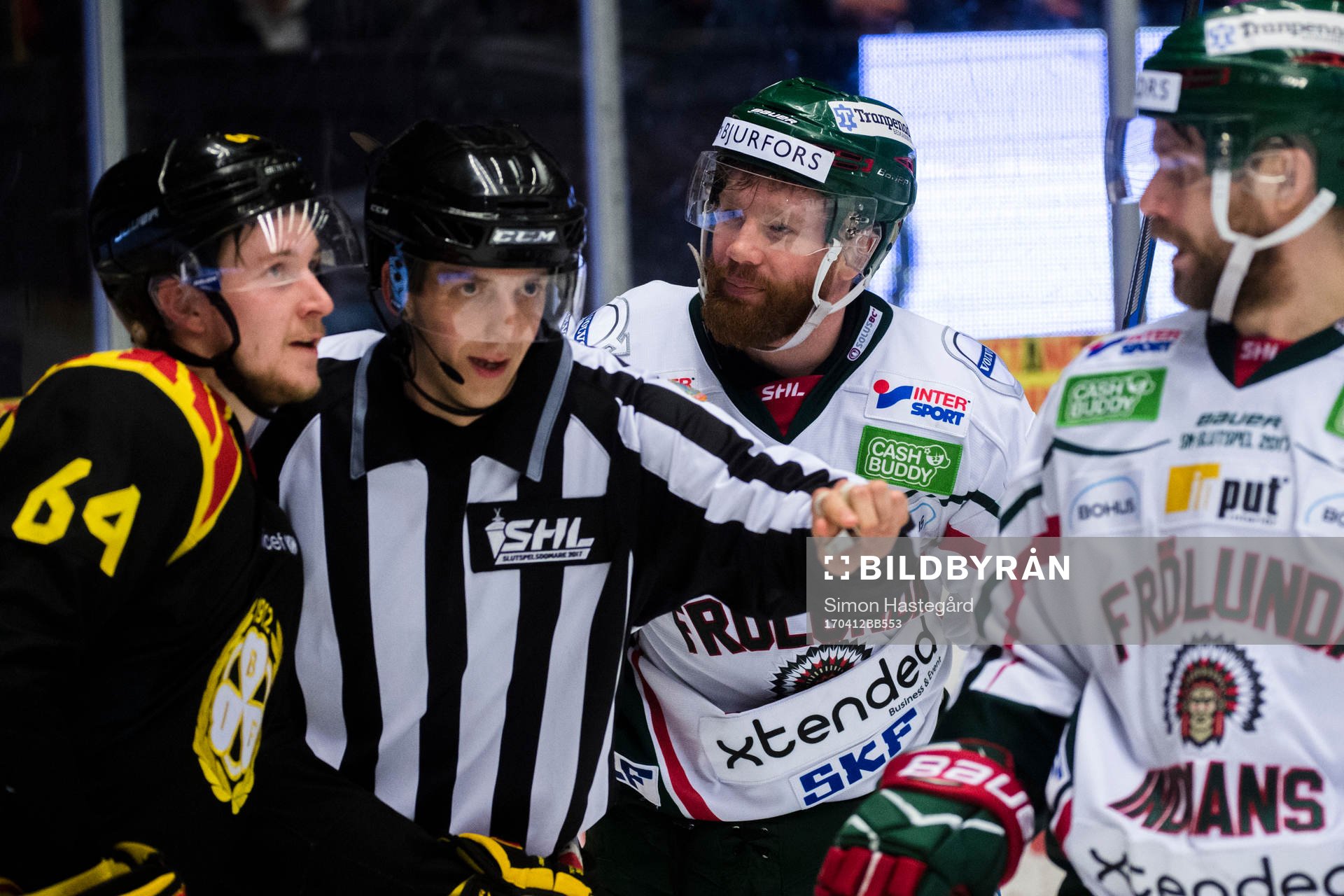 Frölundas Robin Figren i bråk med Brynäs Jonathan Pudas