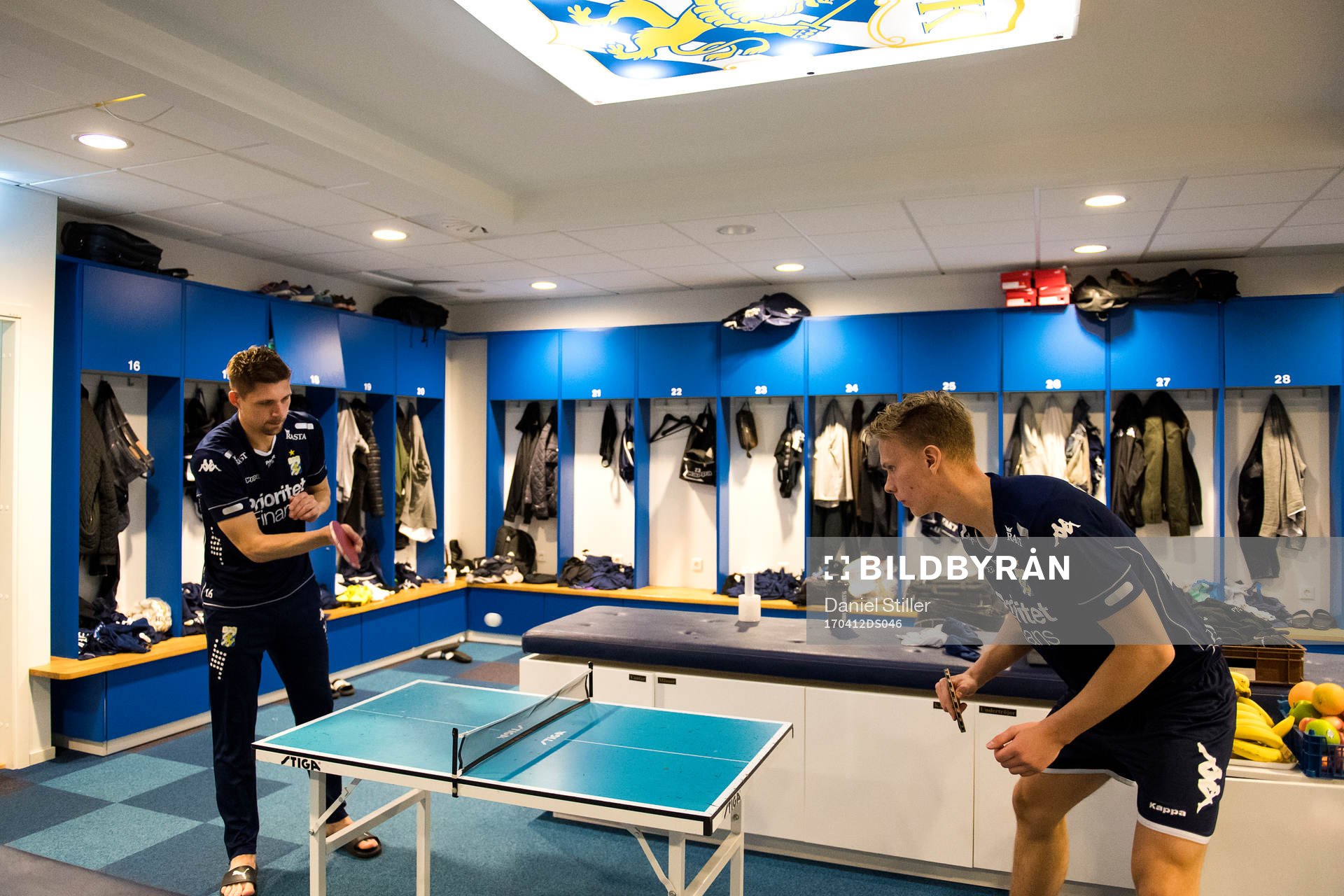 Mikael Boman och Pontus Dahlberg spelar bordtennis på