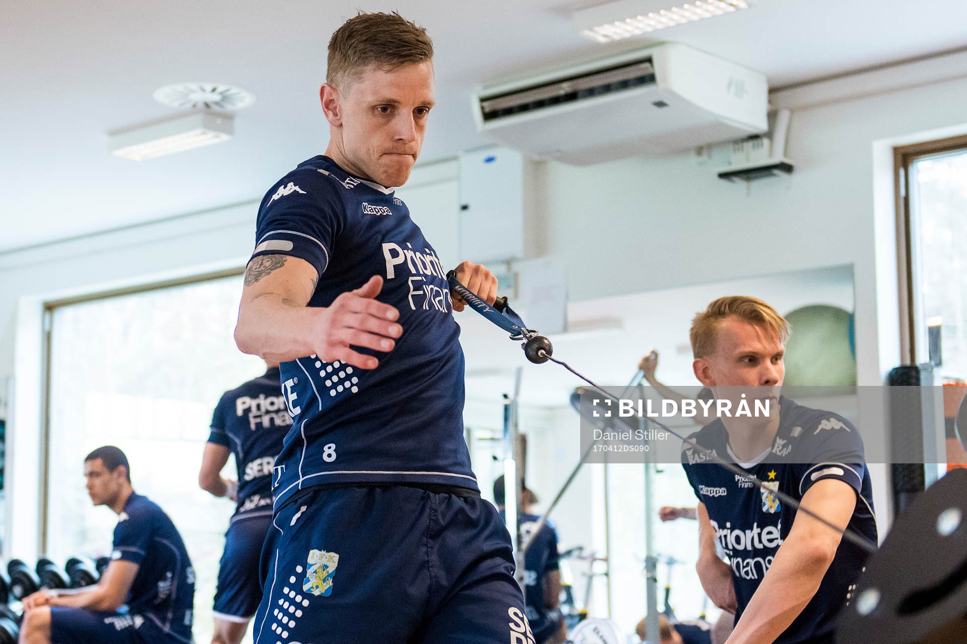 Sören Rieks kör styrketräning på Kamratgården