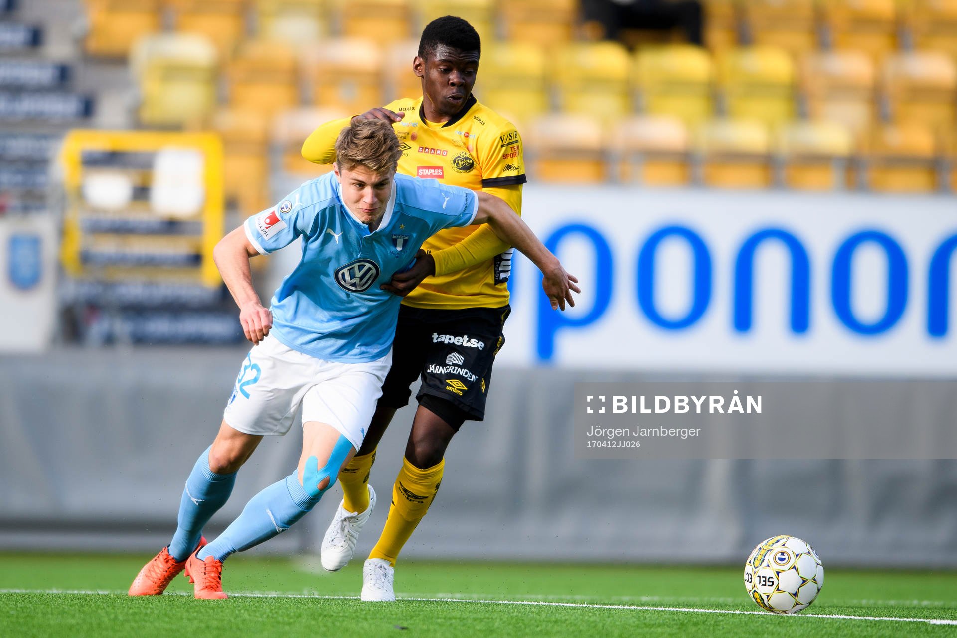 Malmö FFs Mattias Svanberg och Elfsborgs Chris Makindu