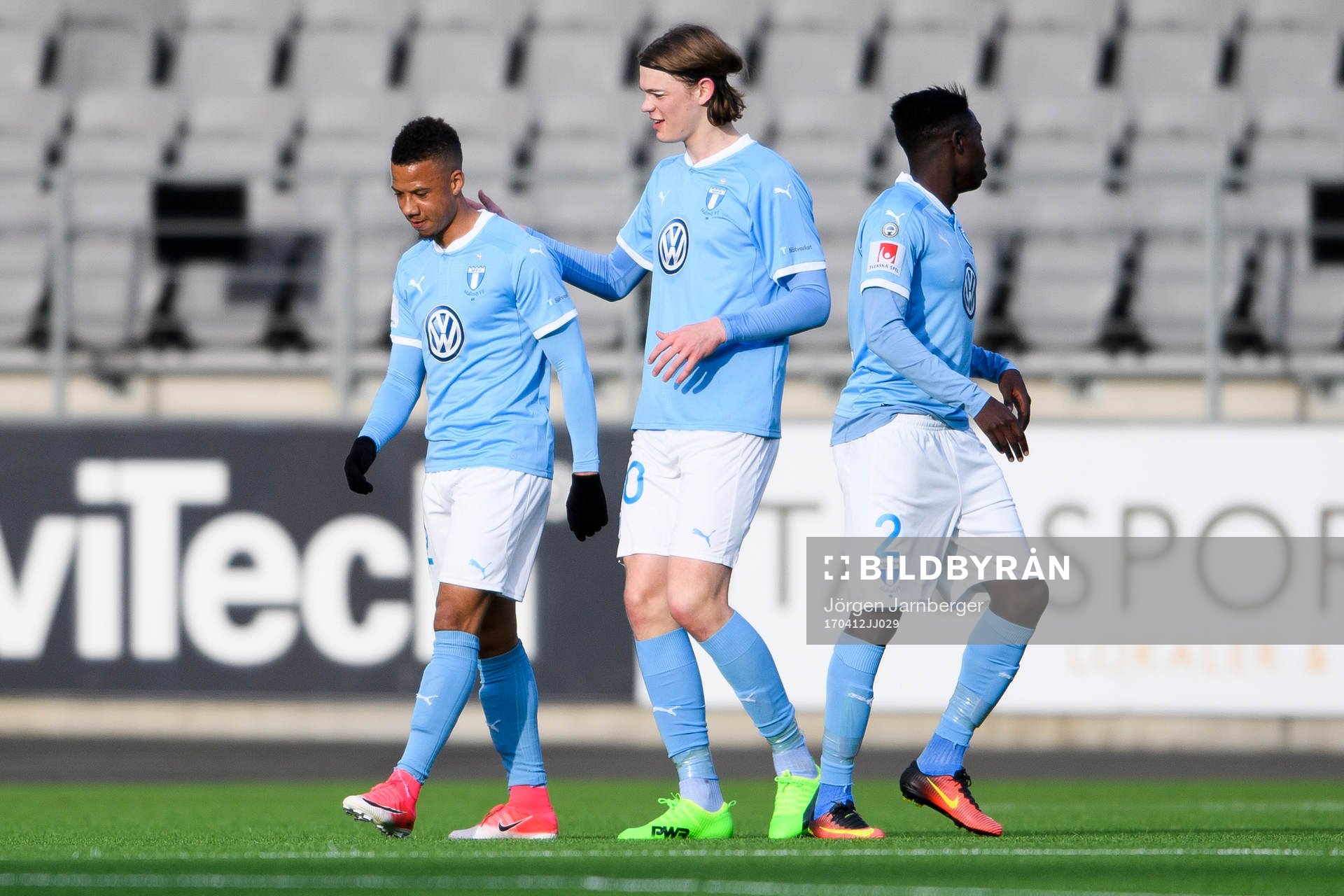 Malmö FFs Tobias Sana jublar med Hugo Andersson och Pa