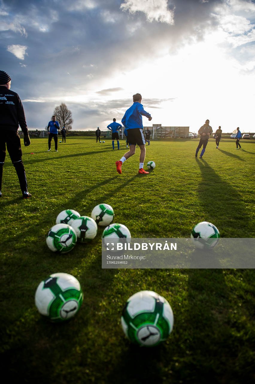 Träning med (RMIF) Runsten/Möckleby IFs A-lag på