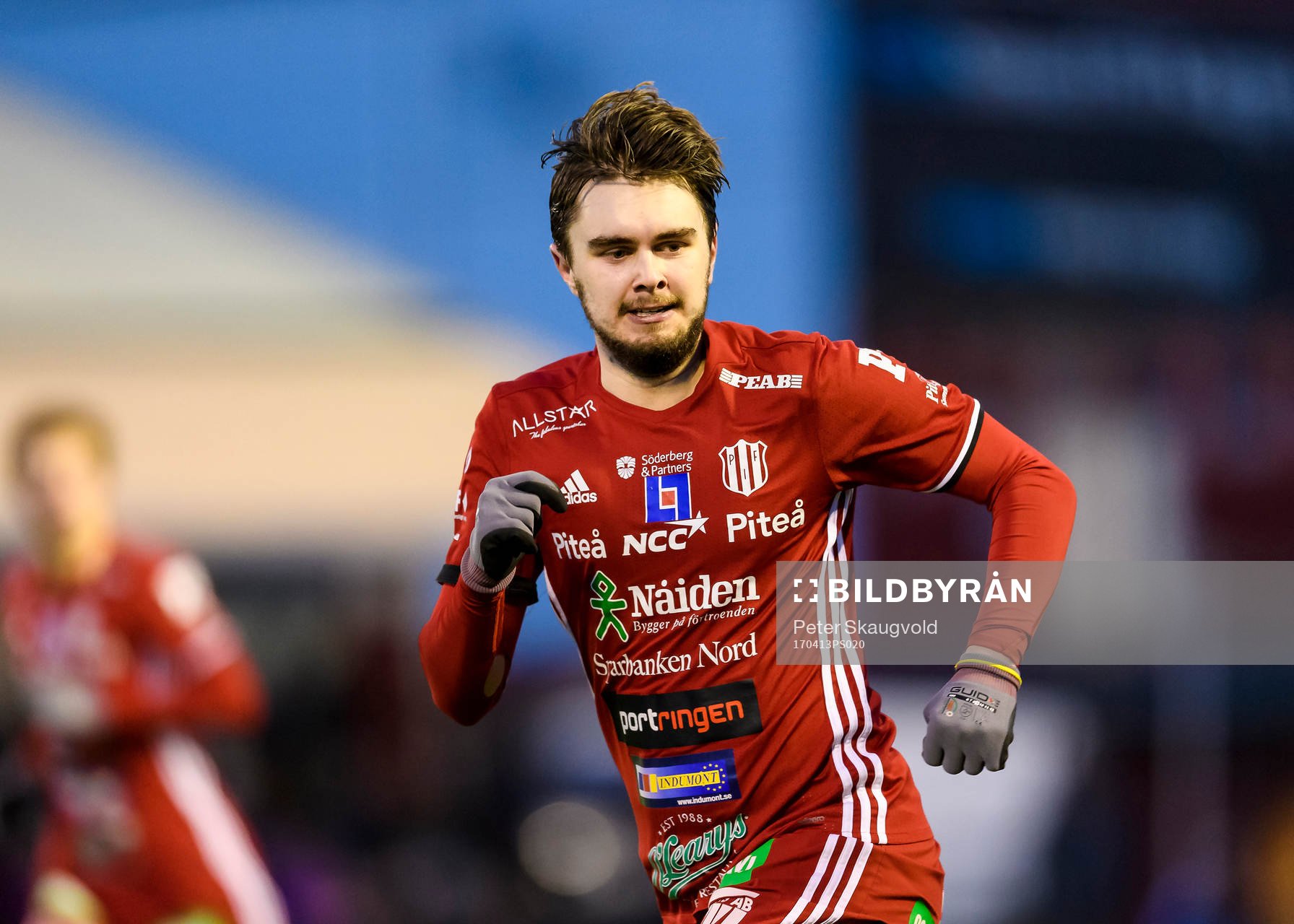 Piteås Johan Hedström under fotbollsmatchen i Division 2 Norrland mellan Piteå och Morön den 13 April 2017 i Piteå.