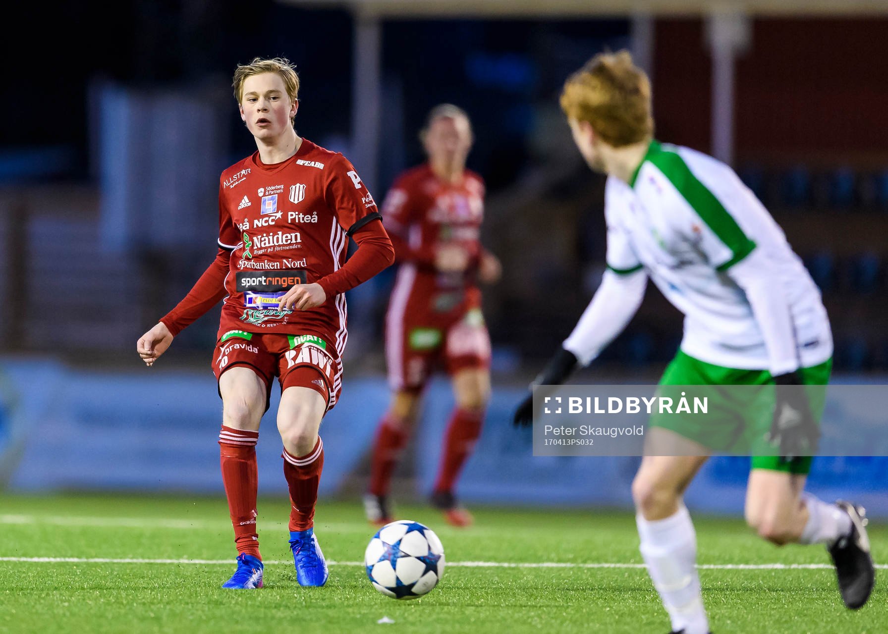 Piteås Gustav Nordh med bollen