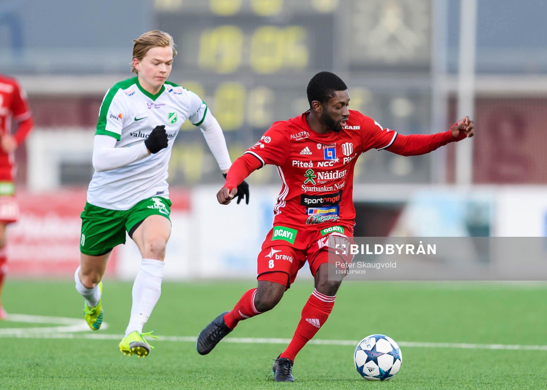 Moröns William Ögren jagar Piteås Samuel Naiwo