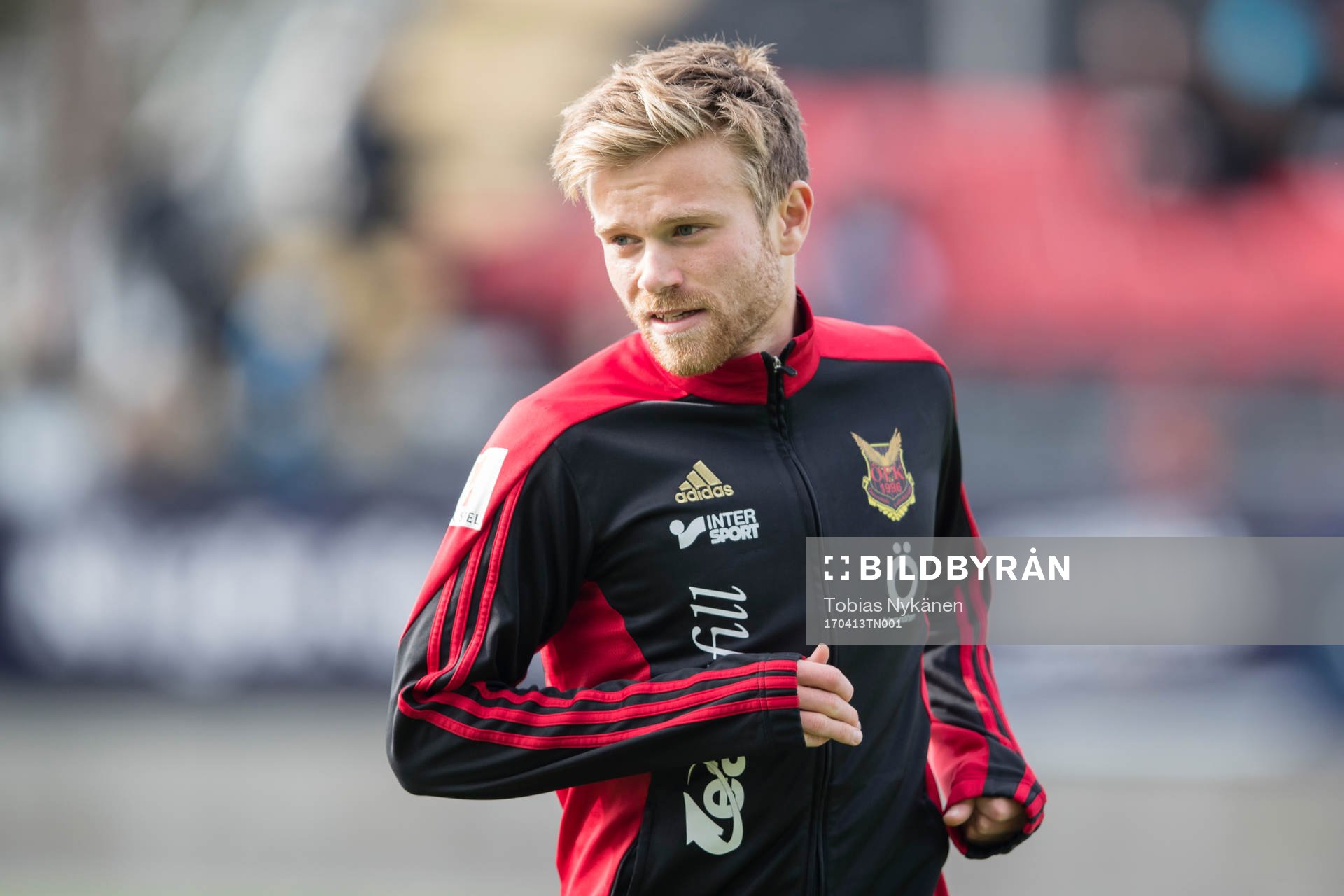 Östersunds Dennis Widgren värmer upp