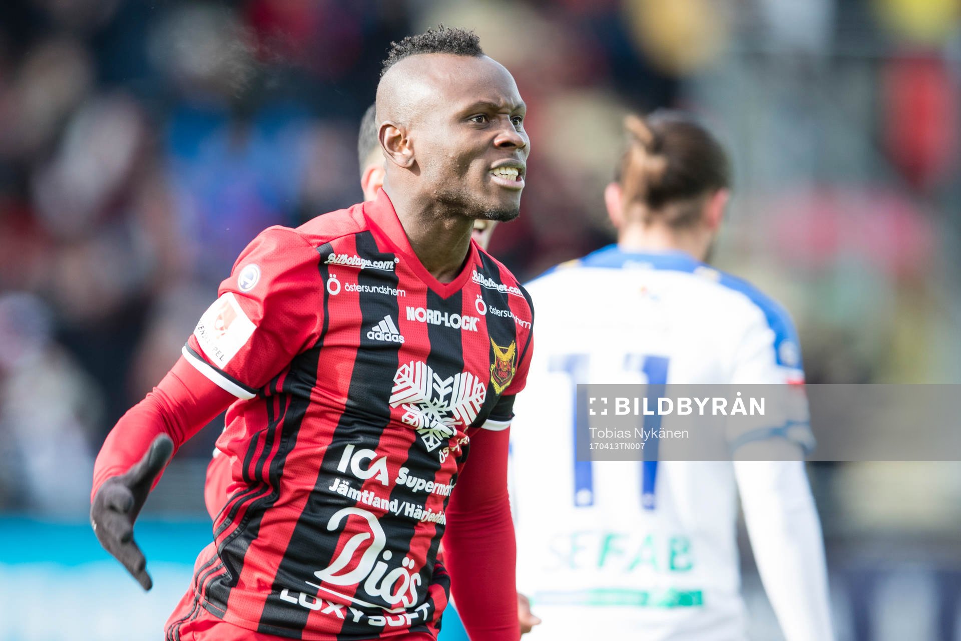 Östersunds Samuel Mensiro jublar