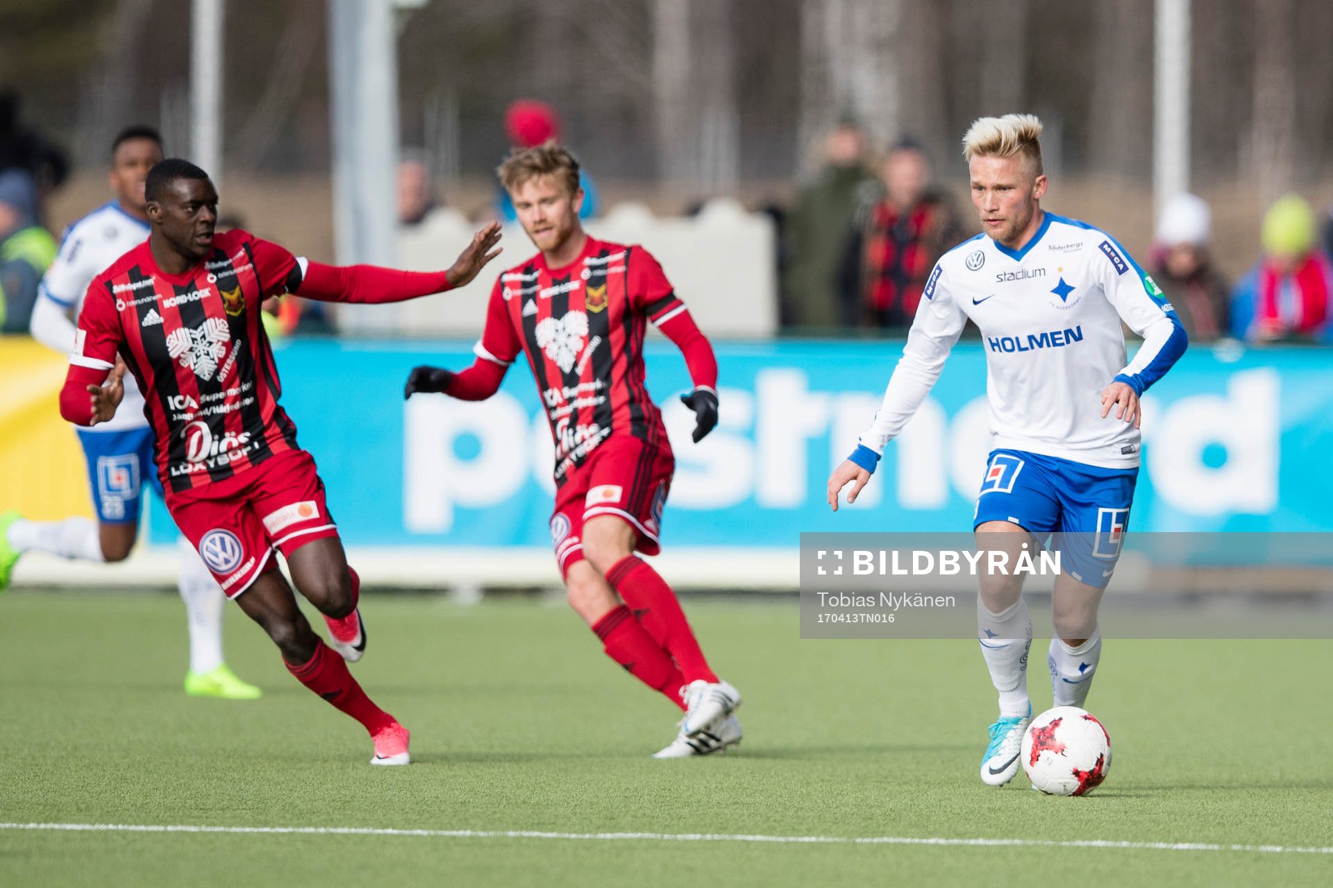 Norrköpings Nicklas Bärkroth mot Östersunds Ken Sema