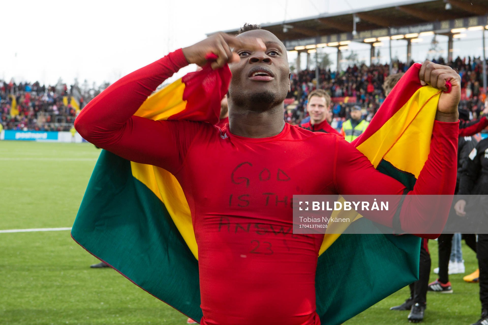 Östersunds Samuel Mensiro  jublar