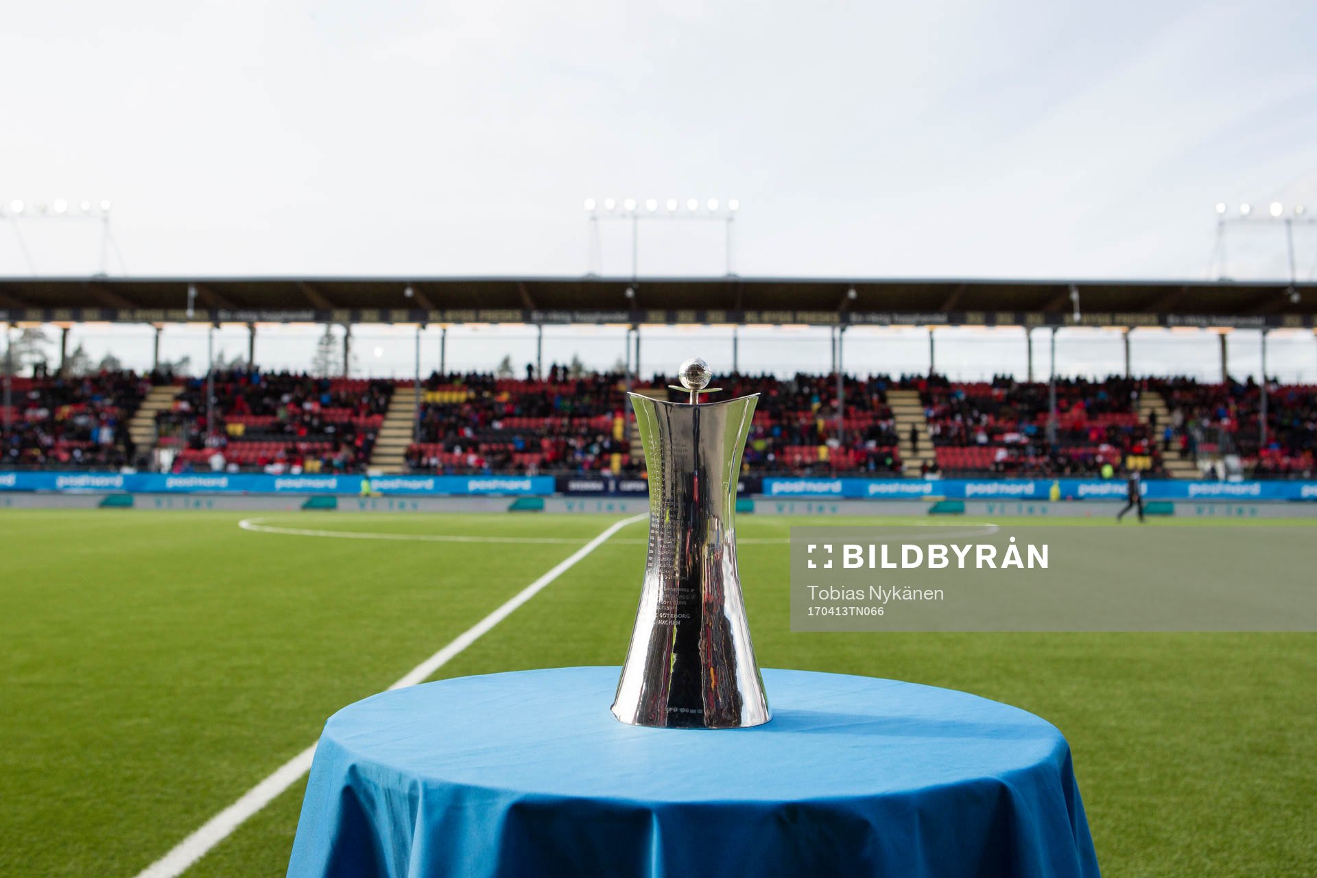 pokalen innan finalen i Svenska Cupen mellan Östersund och