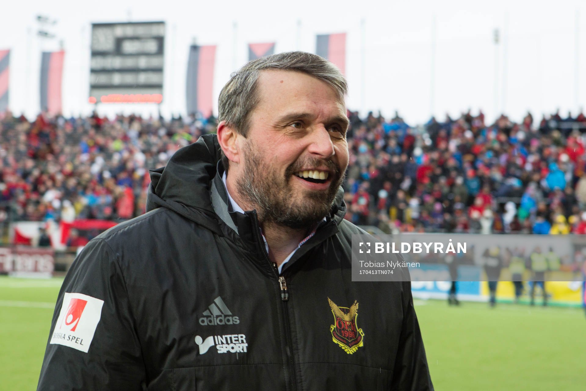 Östersunds ordförande Daniel Kindberg jublar