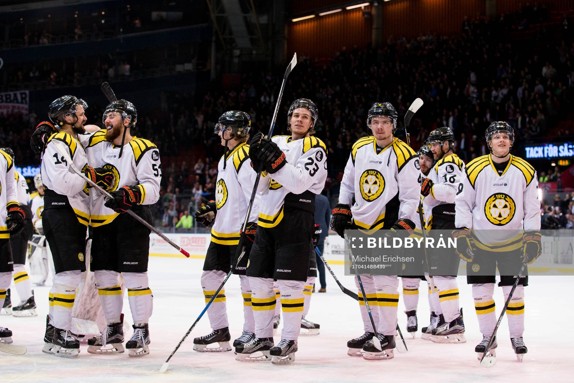Brynäs jublar framför sina supportrar