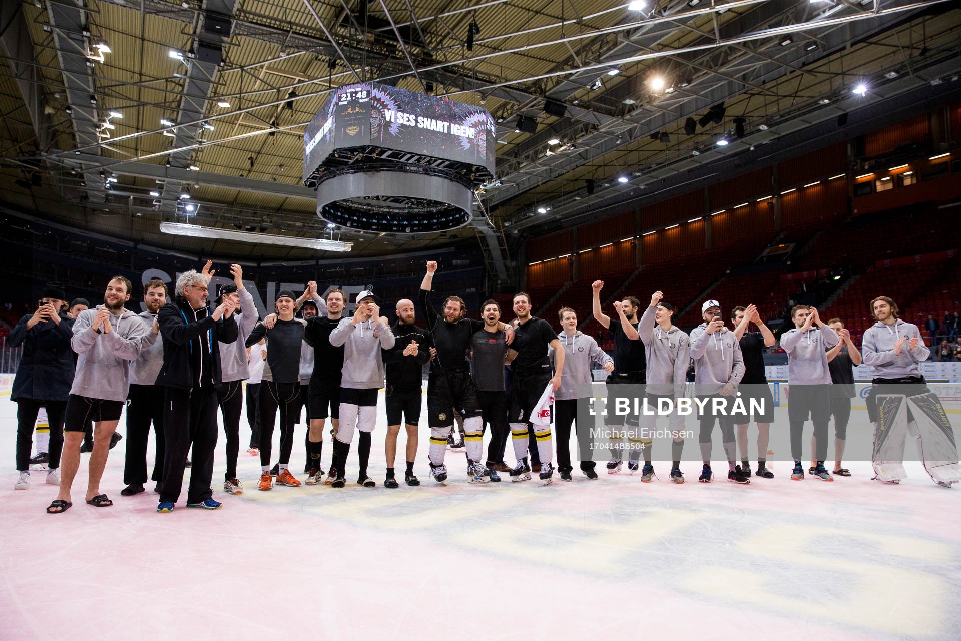 Brynäs jublar framför sina supportrar