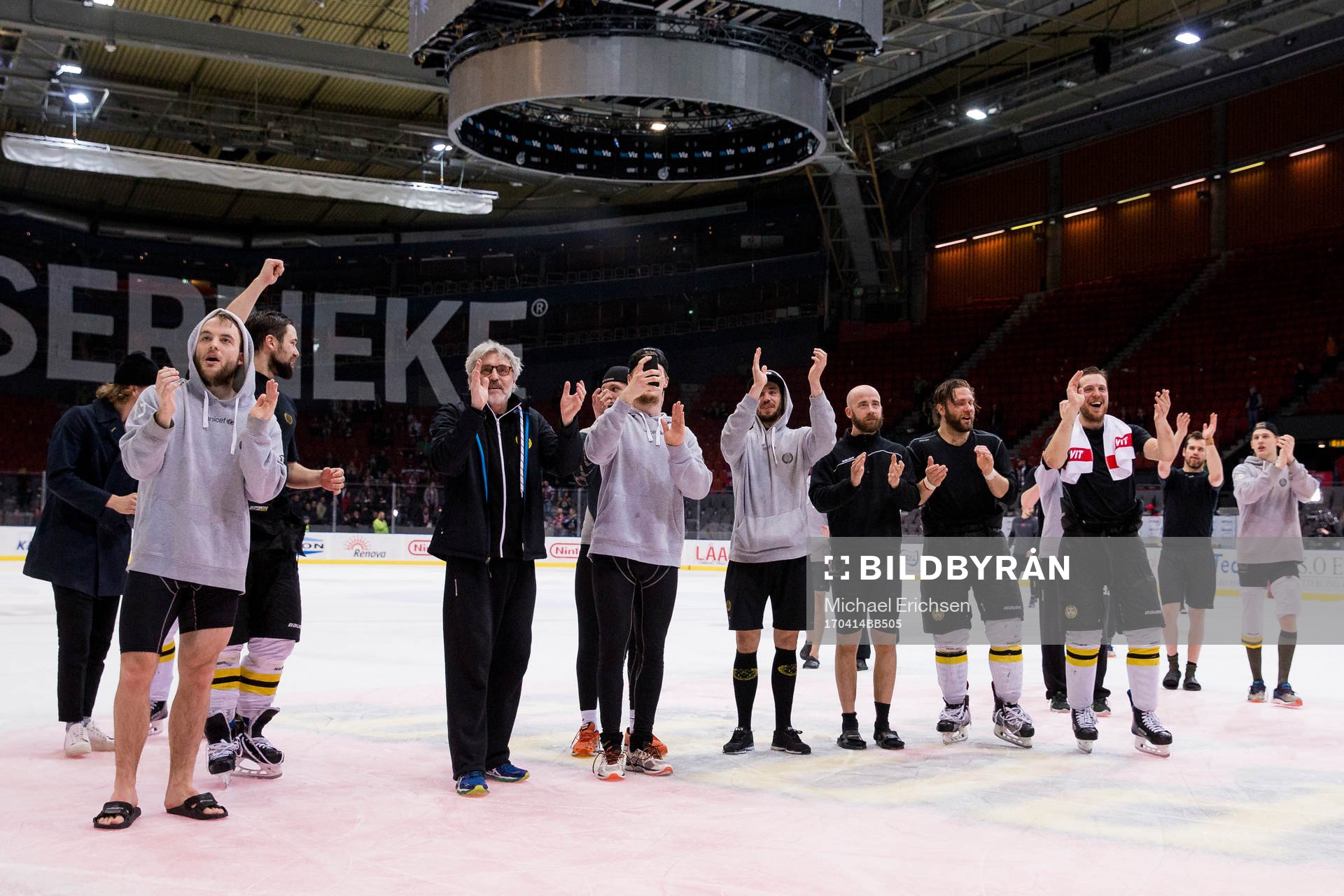 Brynäs jublar framför sina supportrar