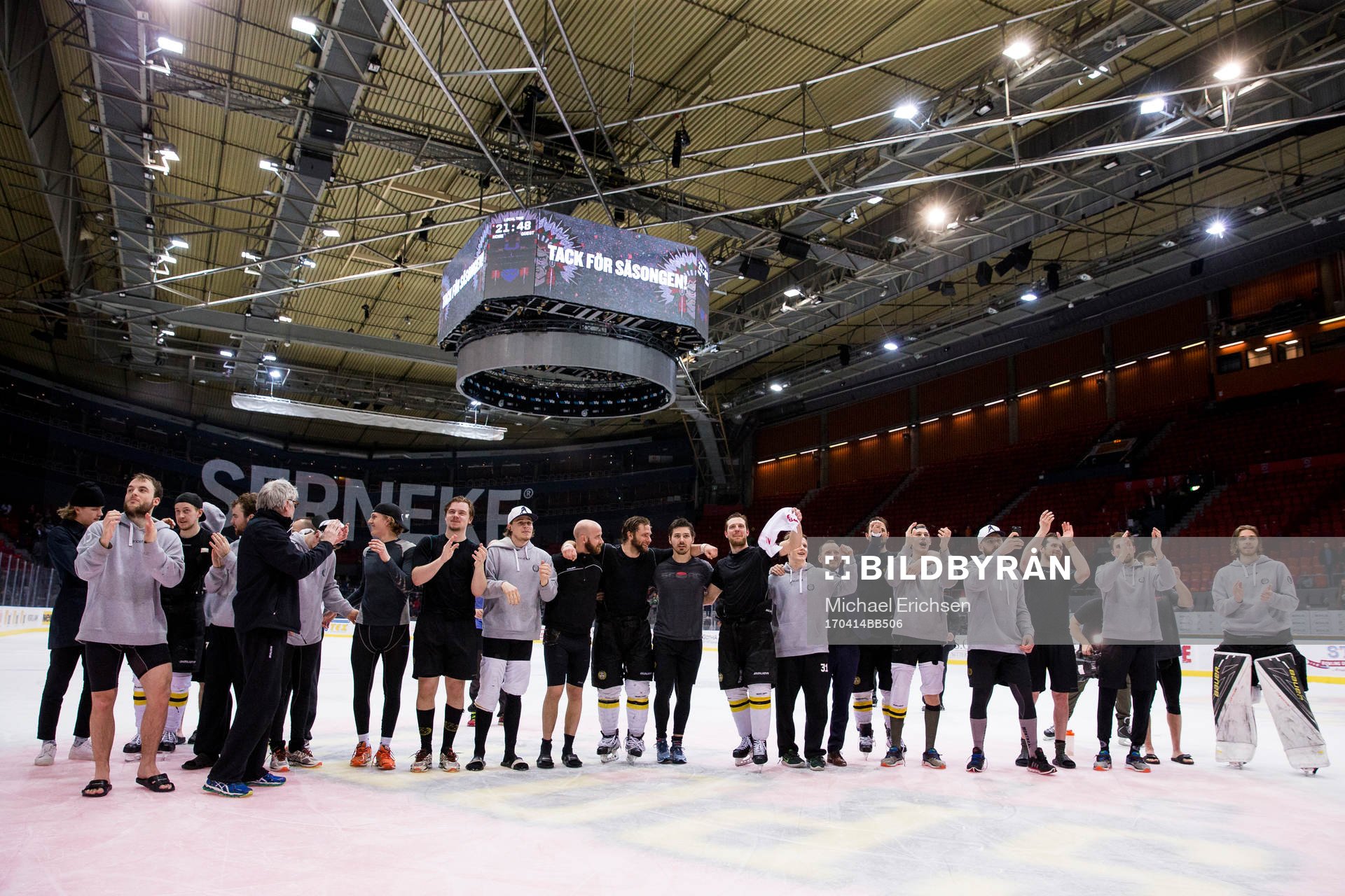 Brynäs jublar framför sina supportrar