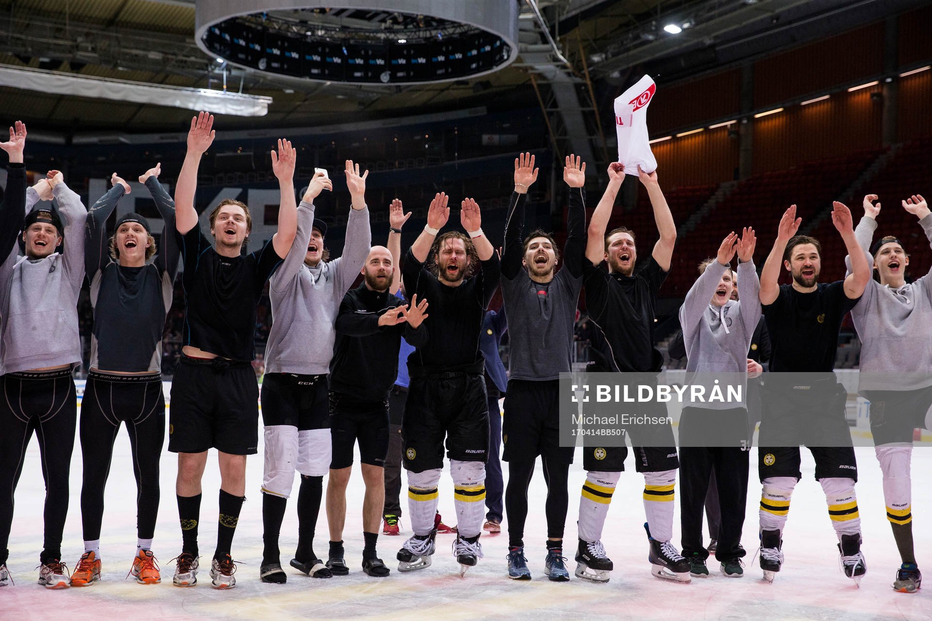 Brynäs jublar framför sina supportrar