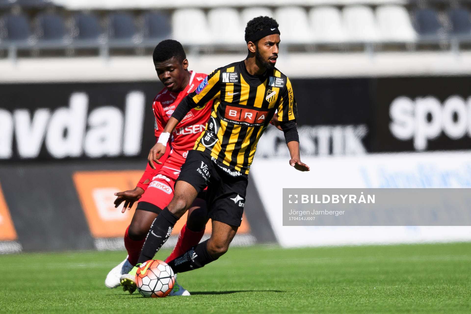 Häckens Mirad Garza och Elfsborgs Chris Makindu