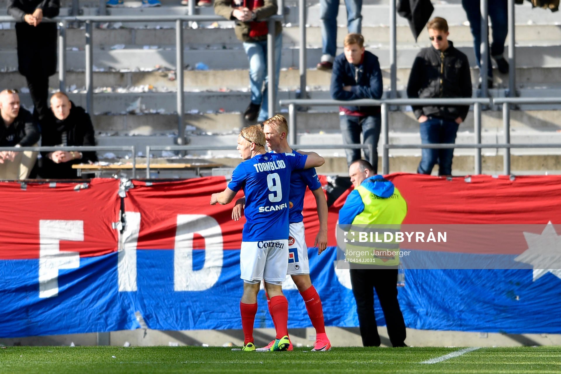 Åtvidabergs Isac Lidberg jublar med Åtvidabergs Linus