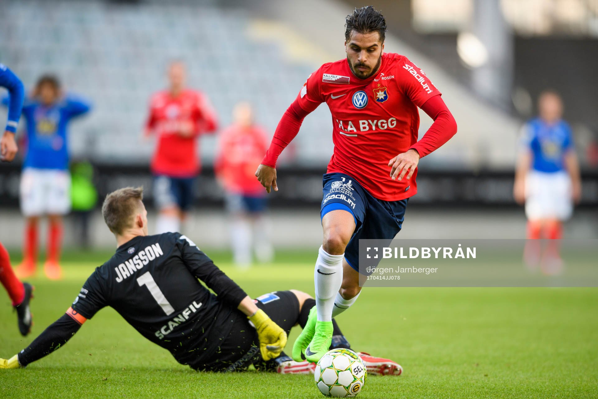 Örgrytes William Atashkadeh tar sig förbi Åtvidabergs
