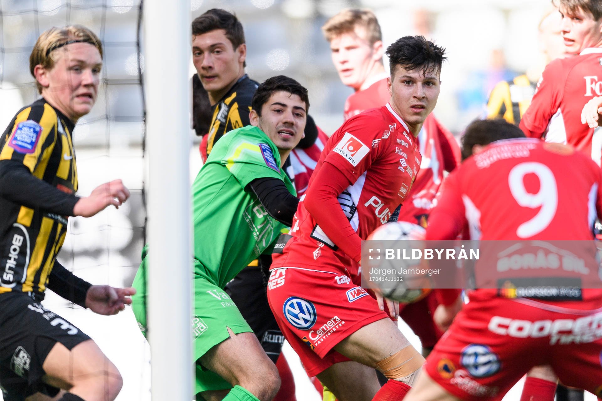Trångt vid Elfsborgs hörna och Elfsborgs Mattias Özgün